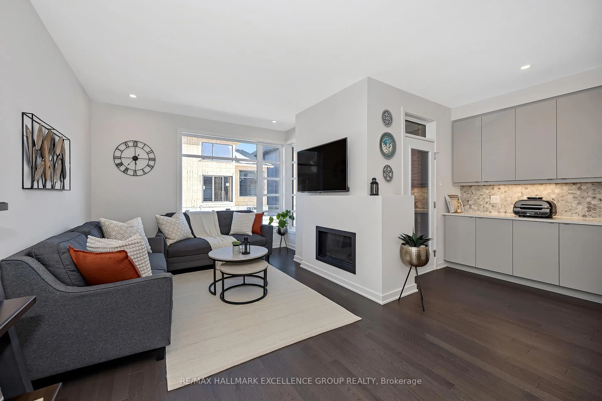 Photo 8 of 677 Honeydew Street, Ottawa, Riverside South/Gloucester Glen — HOMEH