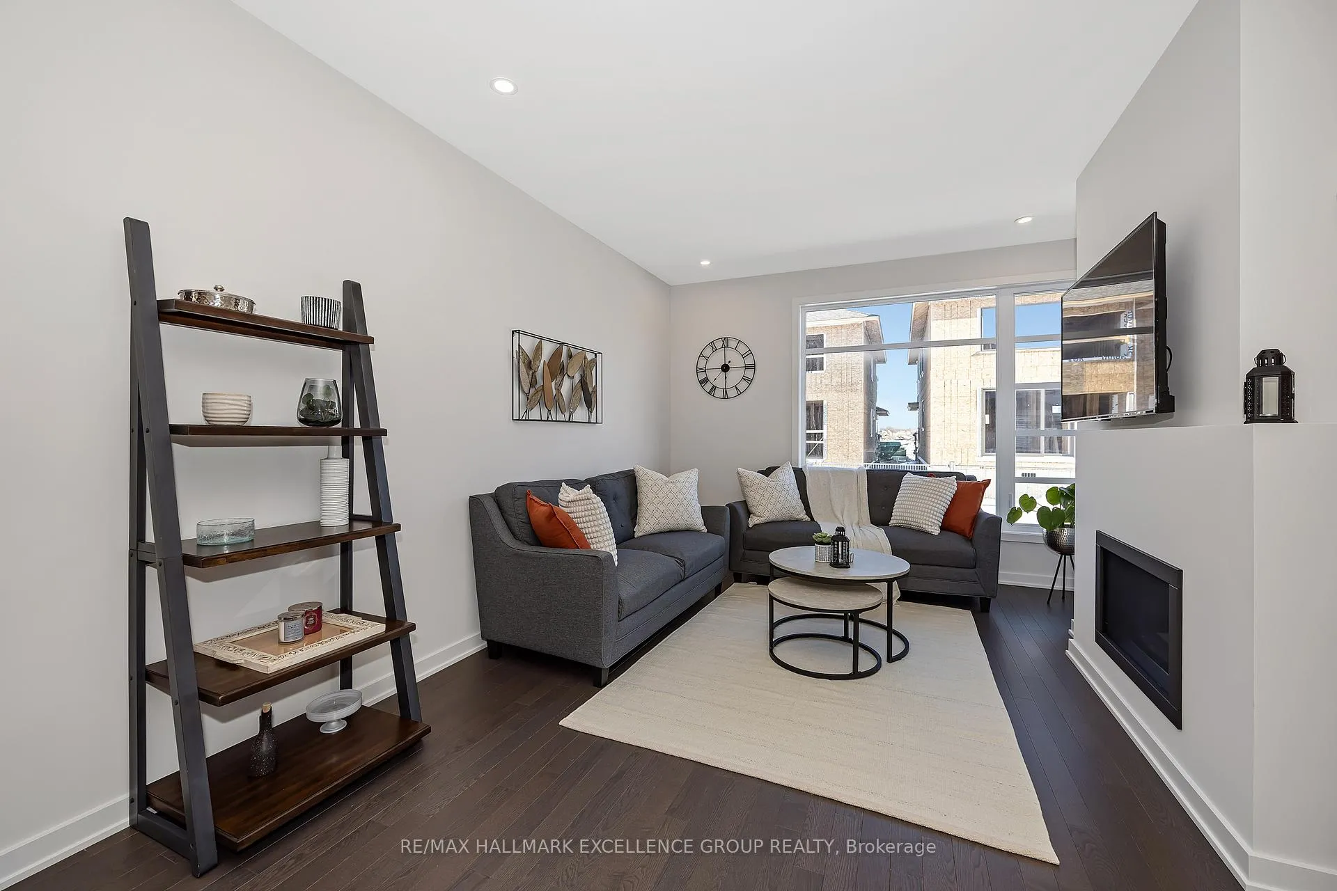 Photo 9 of 677 Honeydew Street, Ottawa, Riverside South/Gloucester Glen — HOMEH