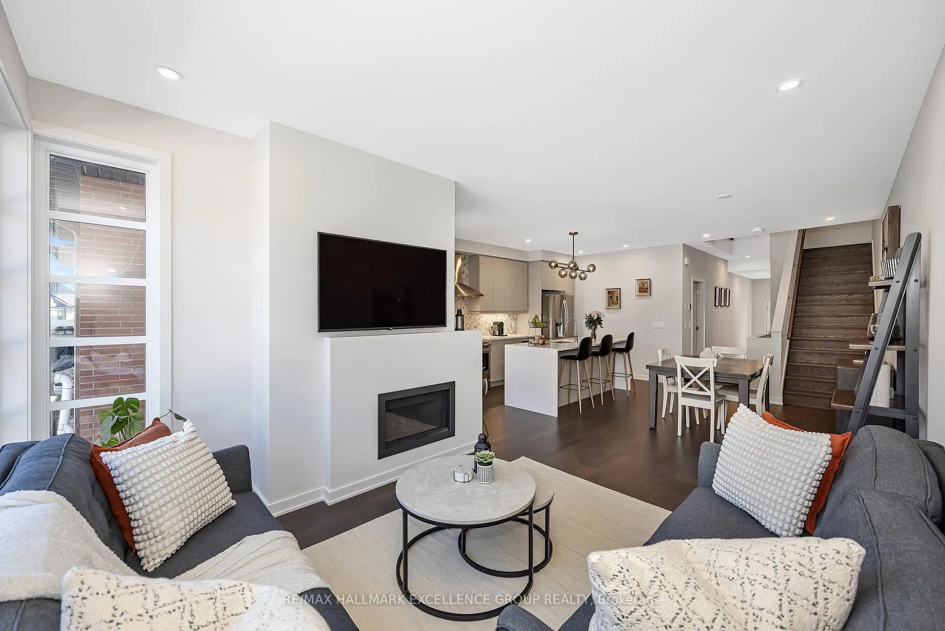 Photo 10 of 677 Honeydew Street, Ottawa, Riverside South/Gloucester Glen — HOMEH