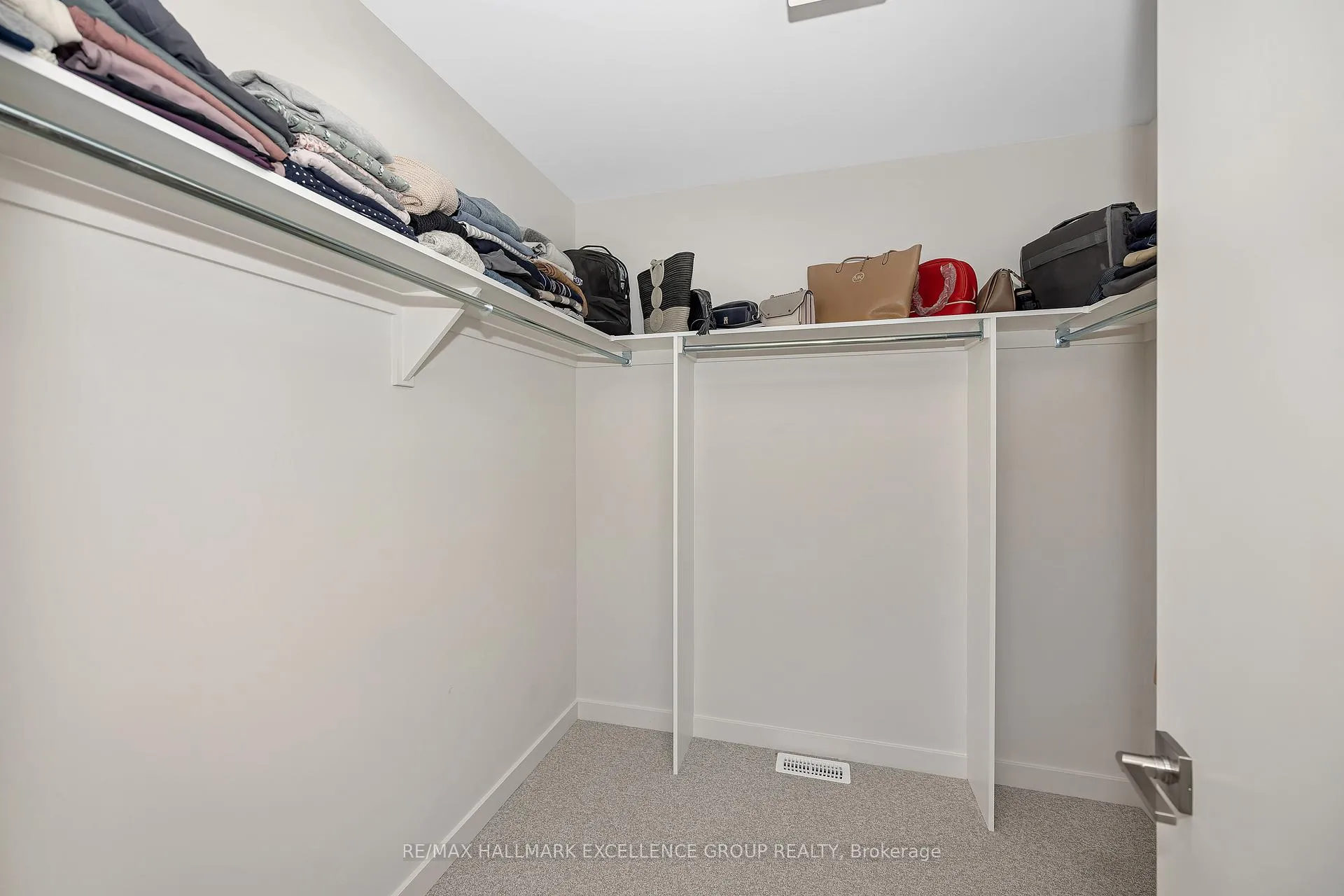 Photo 24 of 677 Honeydew Street, Ottawa, Riverside South/Gloucester Glen — HOMEH