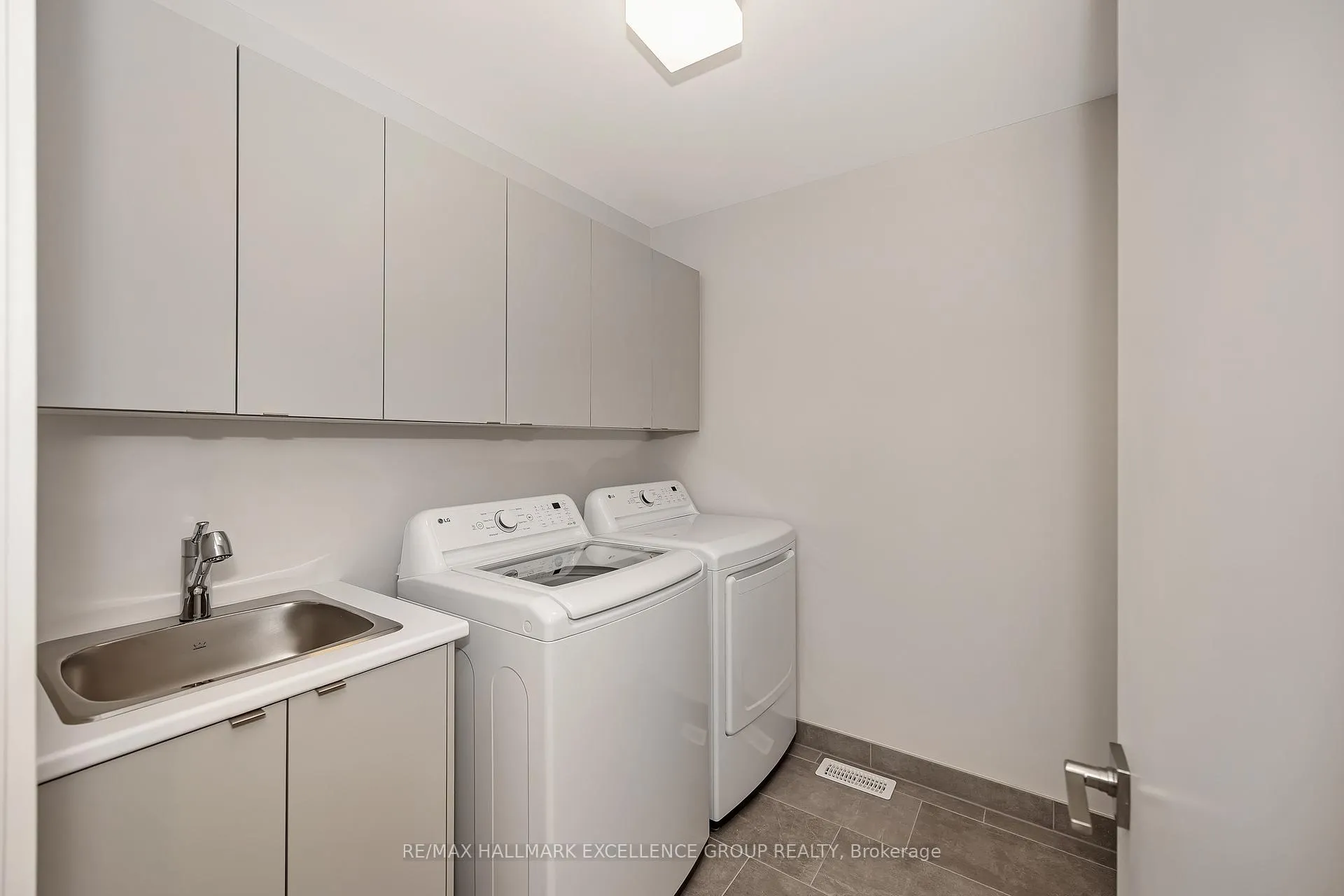 Photo 31 of 677 Honeydew Street, Ottawa, Riverside South/Gloucester Glen — HOMEH