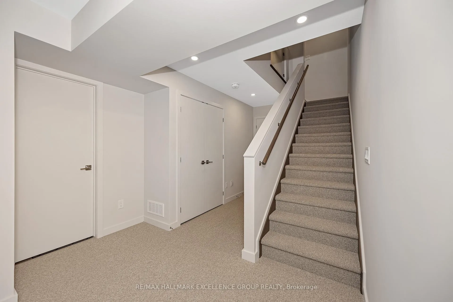 Photo 33 of 677 Honeydew Street, Ottawa, Riverside South/Gloucester Glen — HOMEH