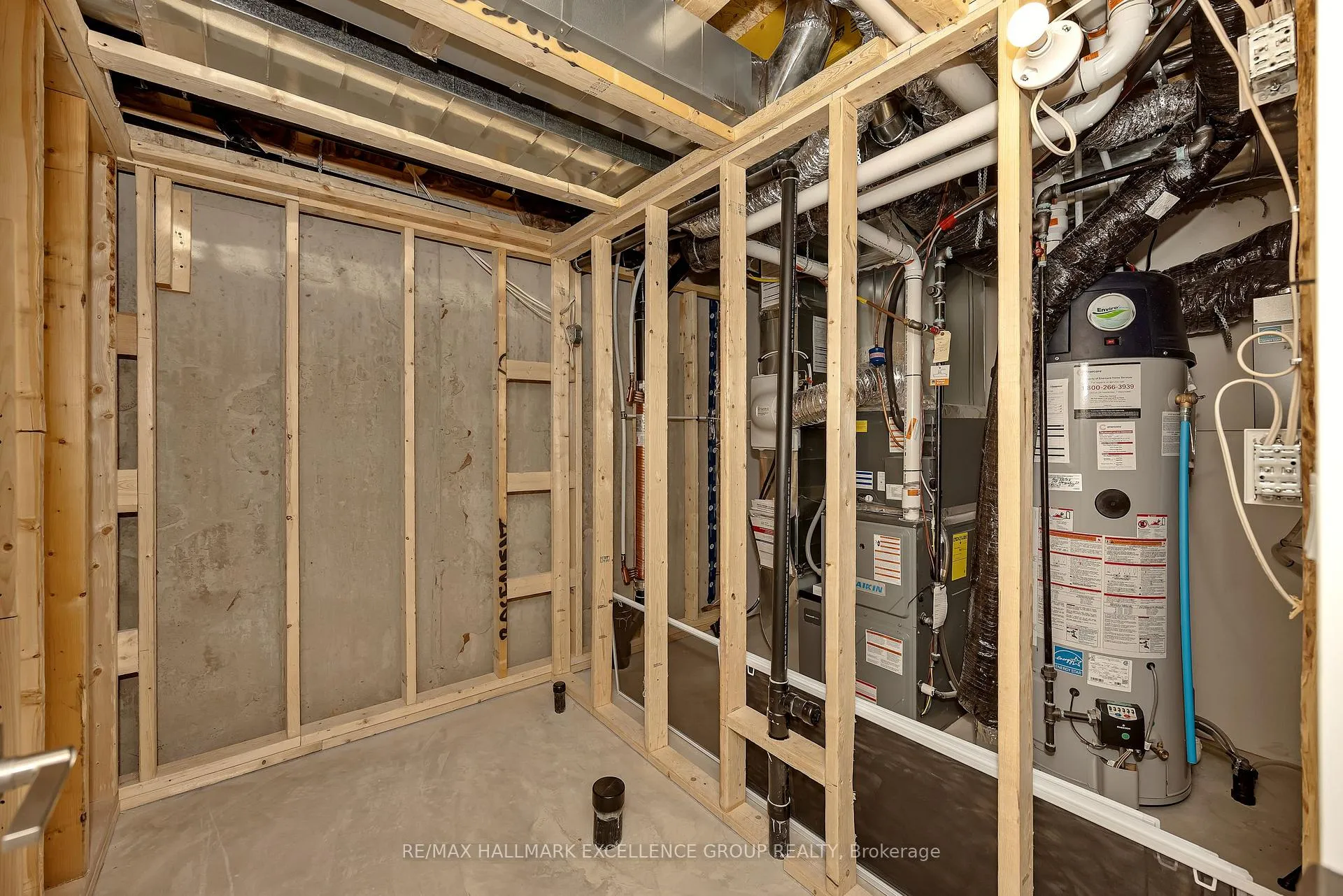 Photo 36 of 677 Honeydew Street, Ottawa, Riverside South/Gloucester Glen — HOMEH