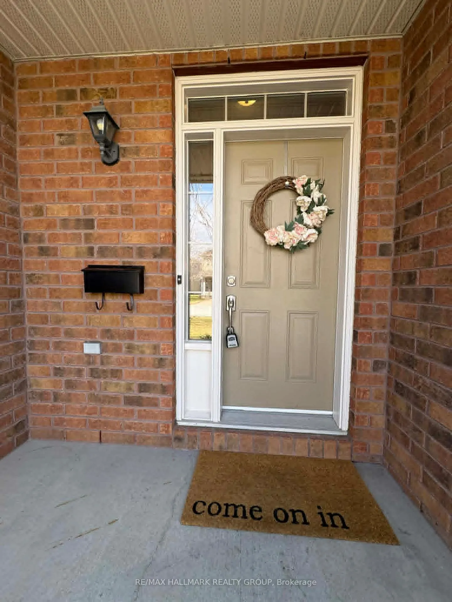 Photo 2 of 756 Nakina Way, Ottawa, Riverside South/Gloucester Glen — HOMEH