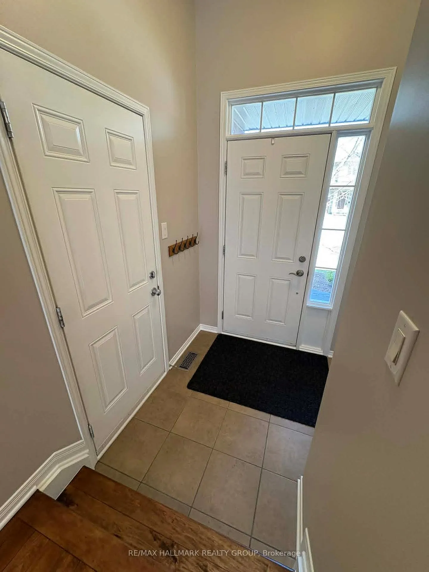 Photo 5 of 756 Nakina Way, Ottawa, Riverside South/Gloucester Glen — HOMEH