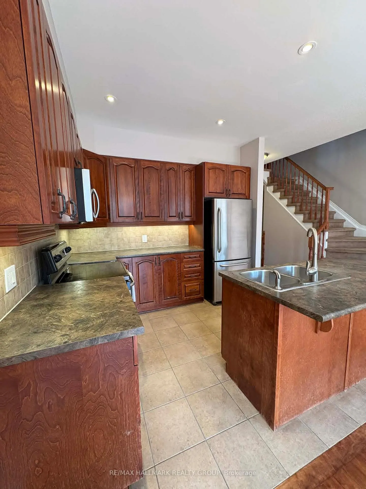 Photo 11 of 756 Nakina Way, Ottawa, Riverside South/Gloucester Glen — HOMEH