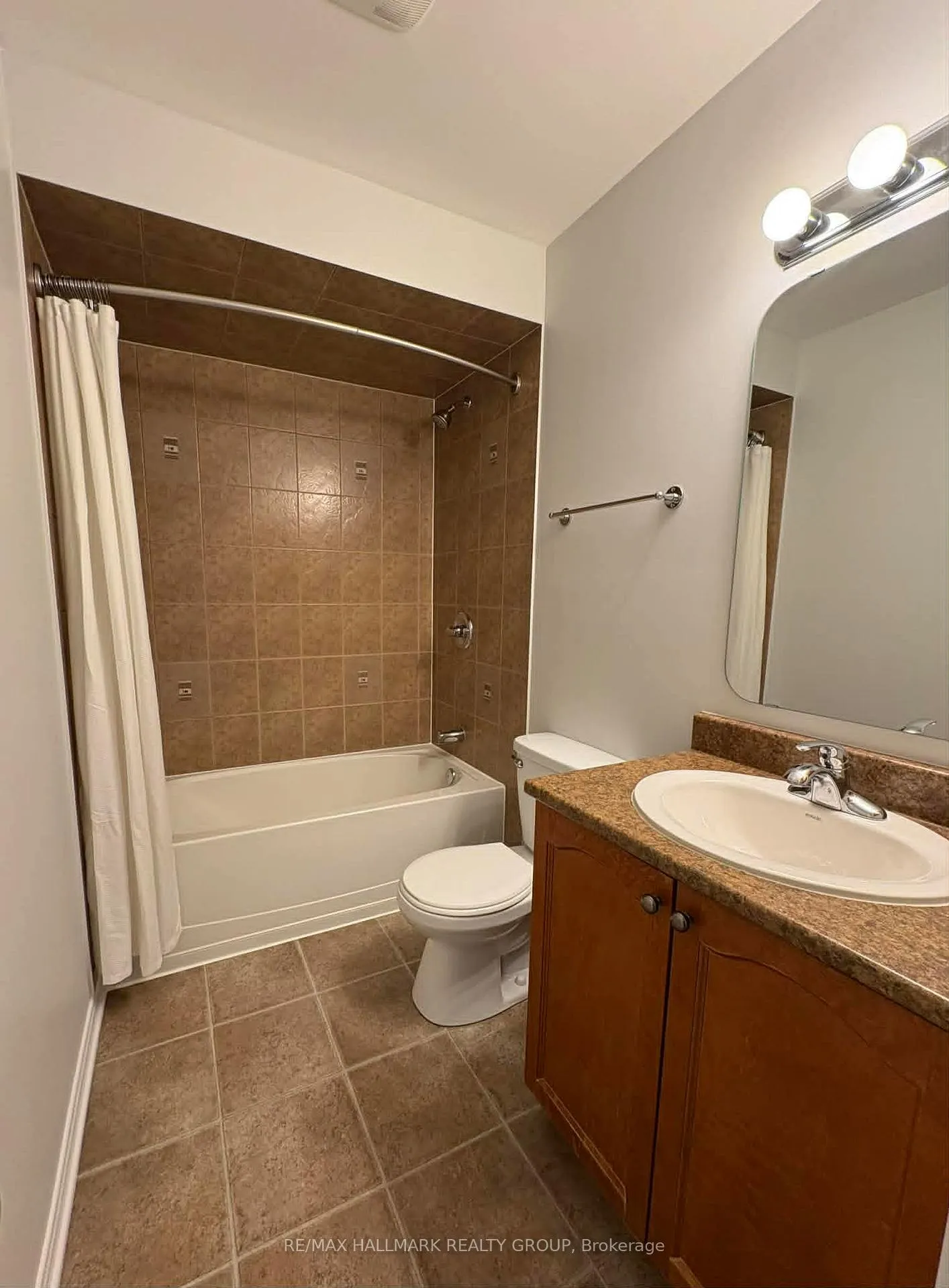 Photo 28 of 756 Nakina Way, Ottawa, Riverside South/Gloucester Glen — HOMEH