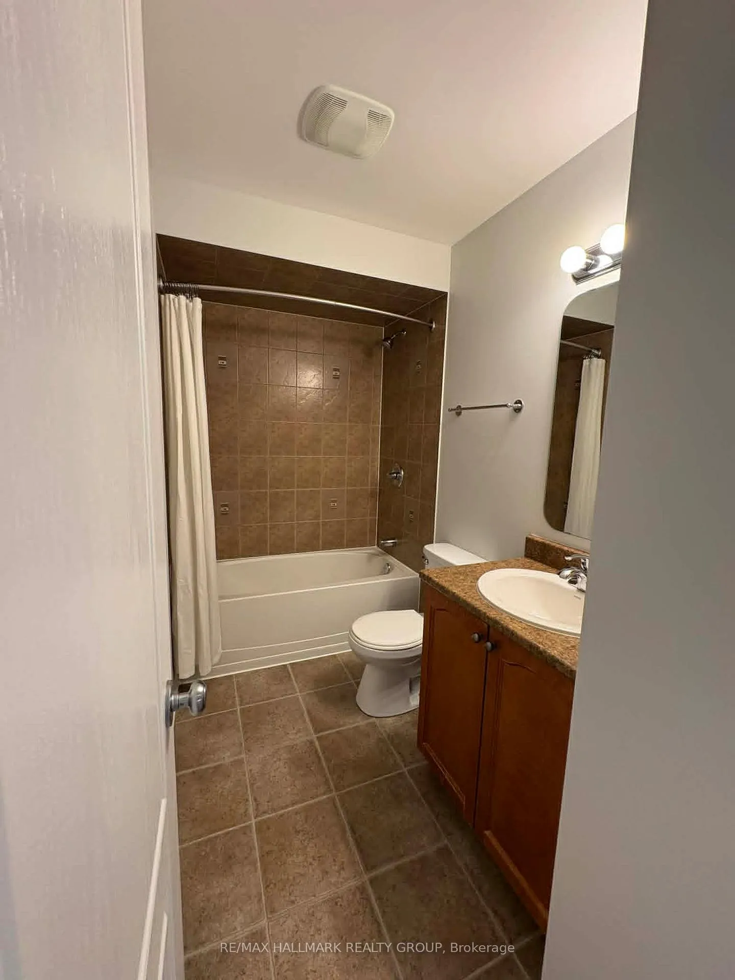 Photo 33 of 756 Nakina Way, Ottawa, Riverside South/Gloucester Glen — HOMEH