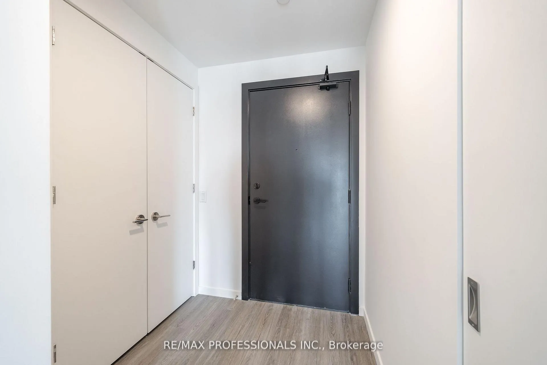 Photo 6 of Unit 303, 689 The Queensway, Etobicoke, Stonegate-Queensway — HOMEH