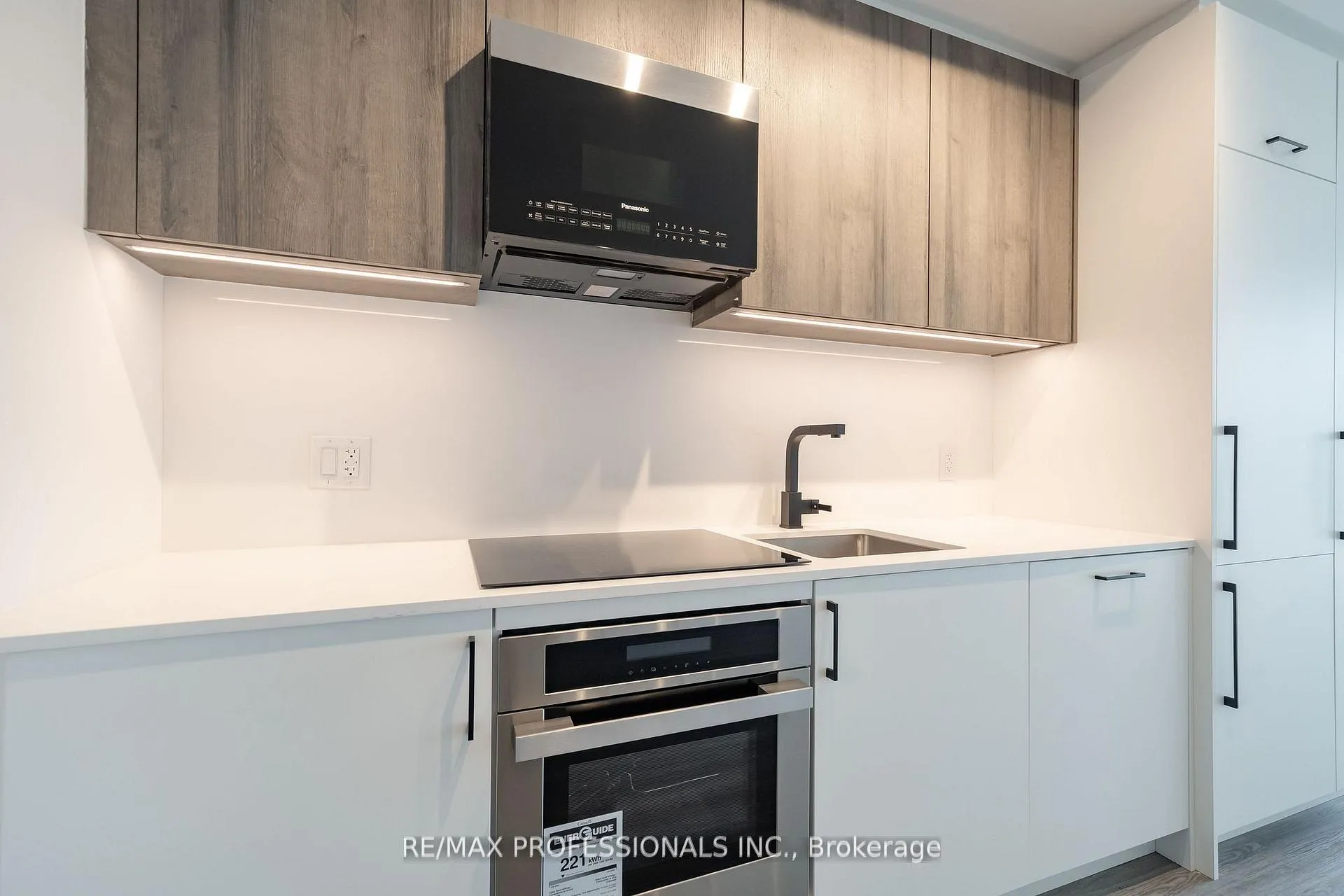 Photo 9 of Unit 303, 689 The Queensway, Etobicoke, Stonegate-Queensway — HOMEH