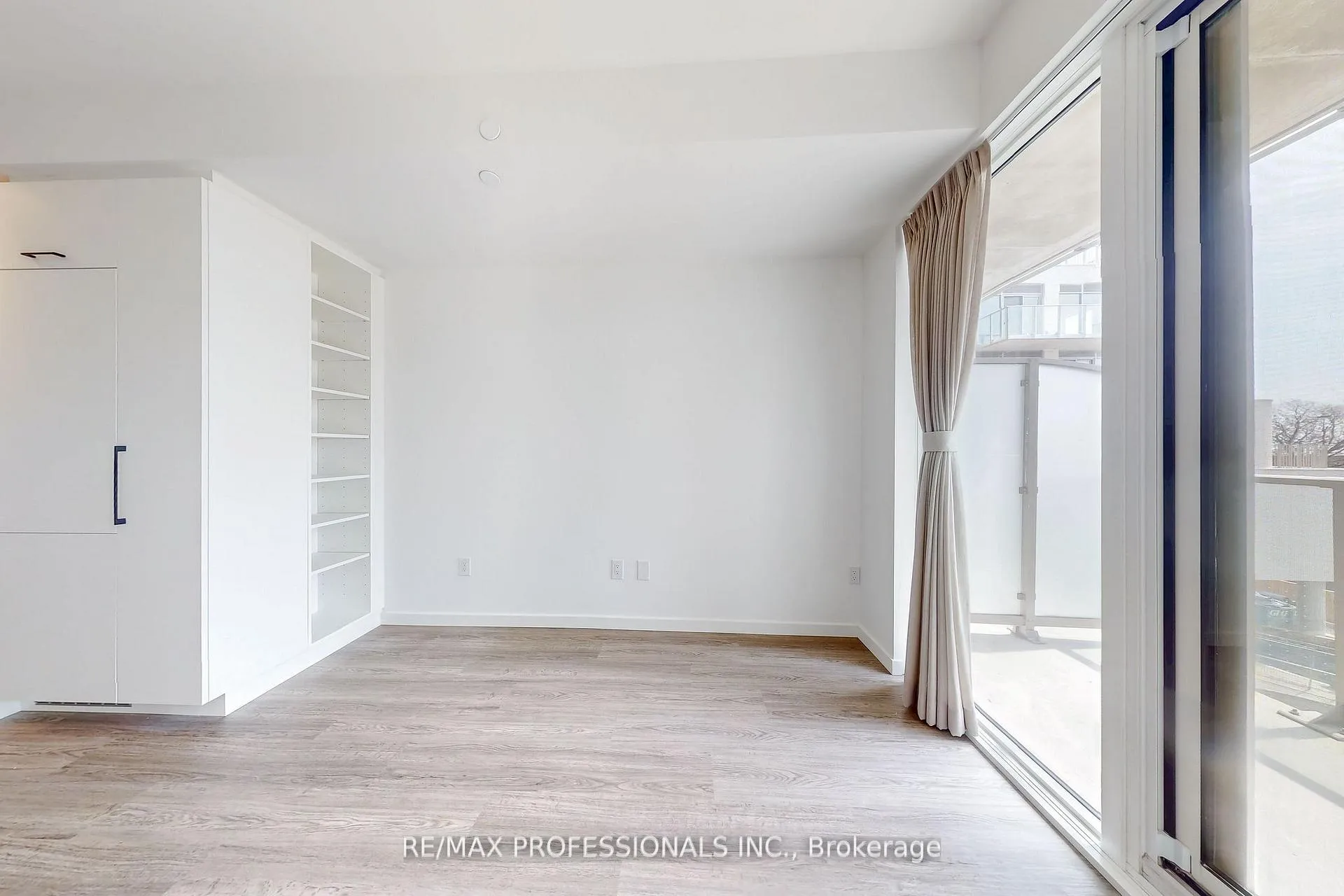 Photo 10 of Unit 303, 689 The Queensway, Etobicoke, Stonegate-Queensway — HOMEH
