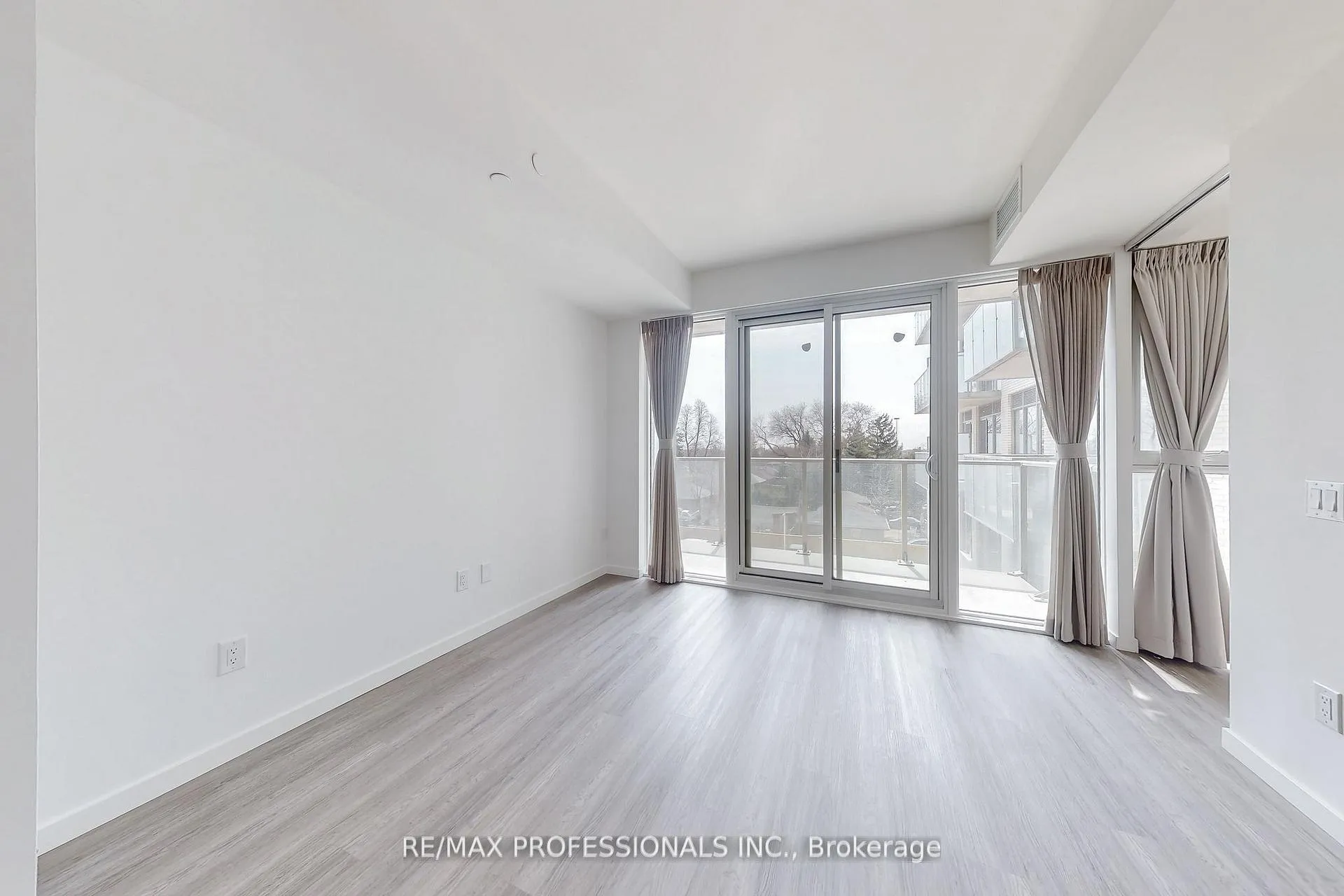 Photo 11 of Unit 303, 689 The Queensway, Etobicoke, Stonegate-Queensway — HOMEH