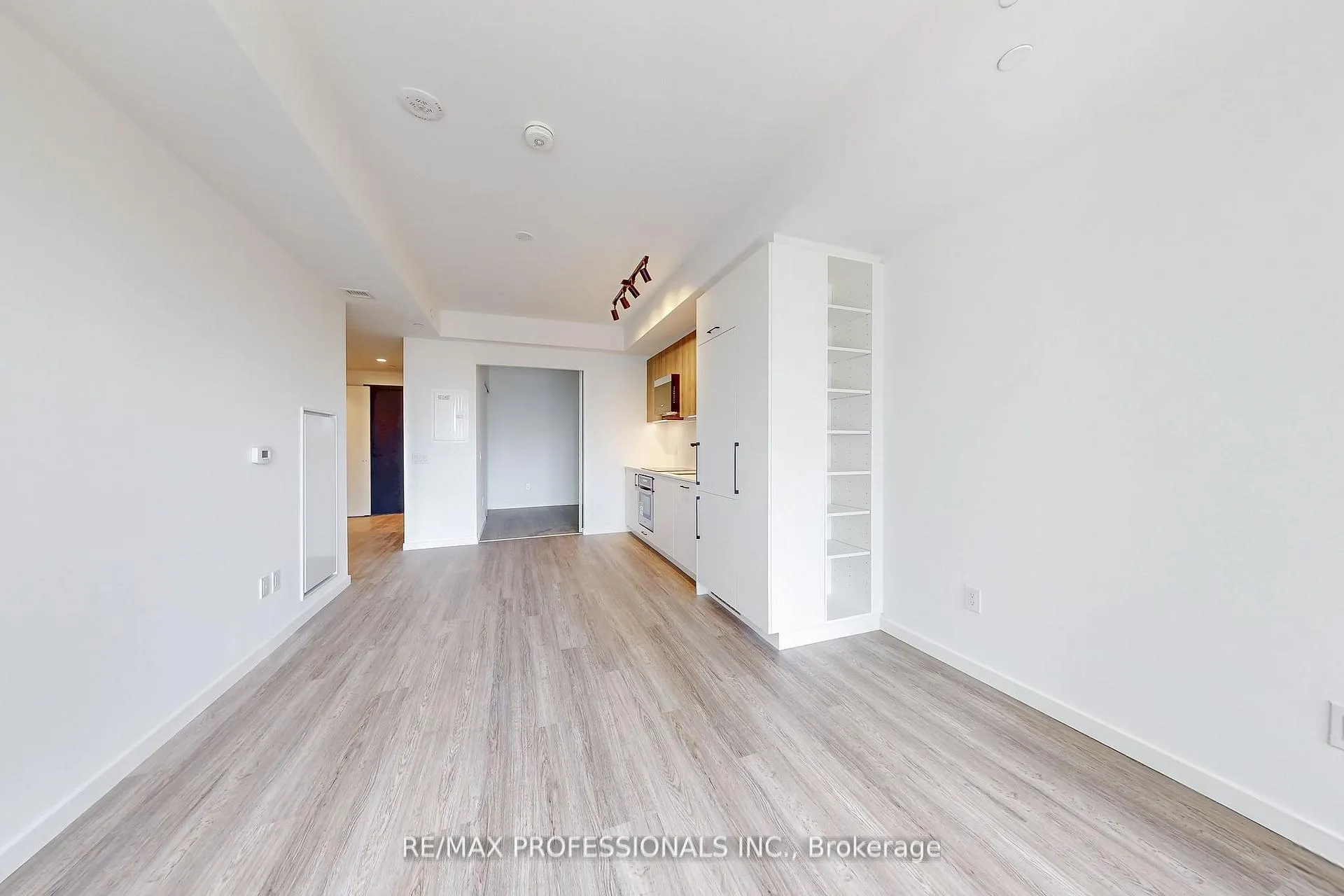 Photo 12 of Unit 303, 689 The Queensway, Etobicoke, Stonegate-Queensway — HOMEH