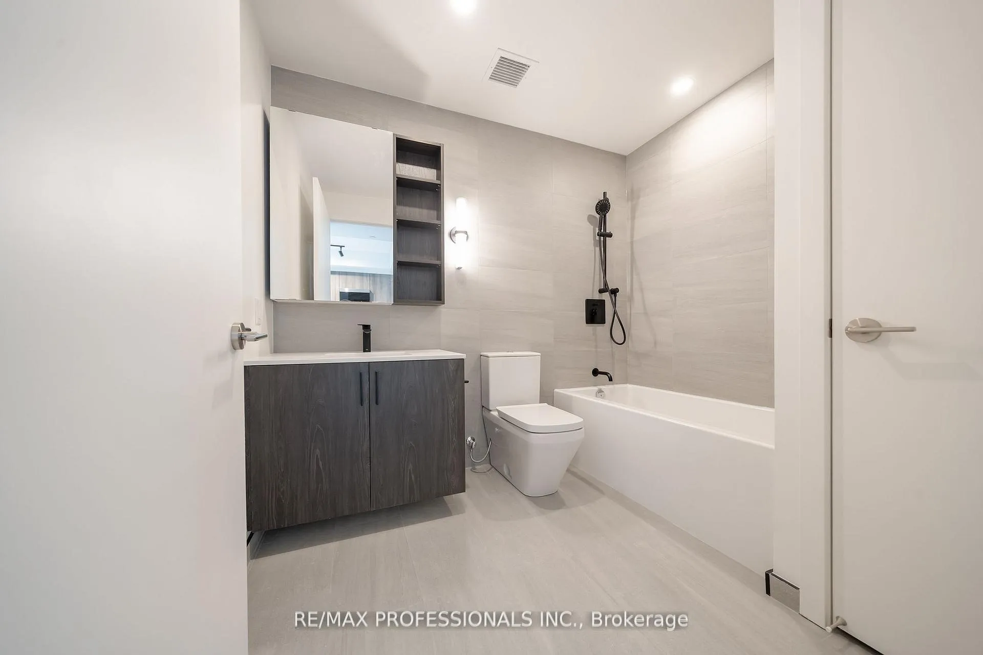 Photo 16 of Unit 303, 689 The Queensway, Etobicoke, Stonegate-Queensway — HOMEH