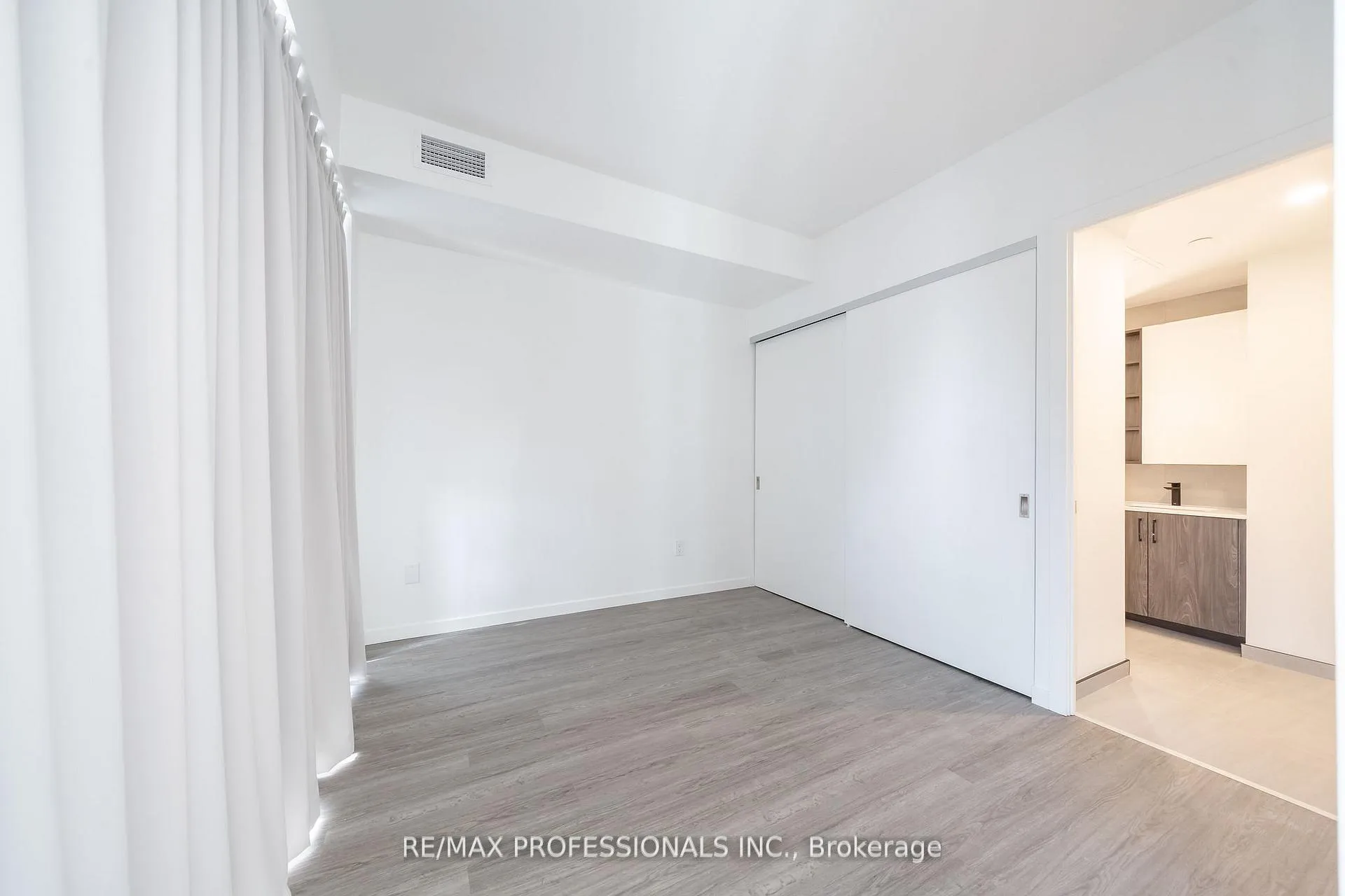 Photo 18 of Unit 303, 689 The Queensway, Etobicoke, Stonegate-Queensway — HOMEH