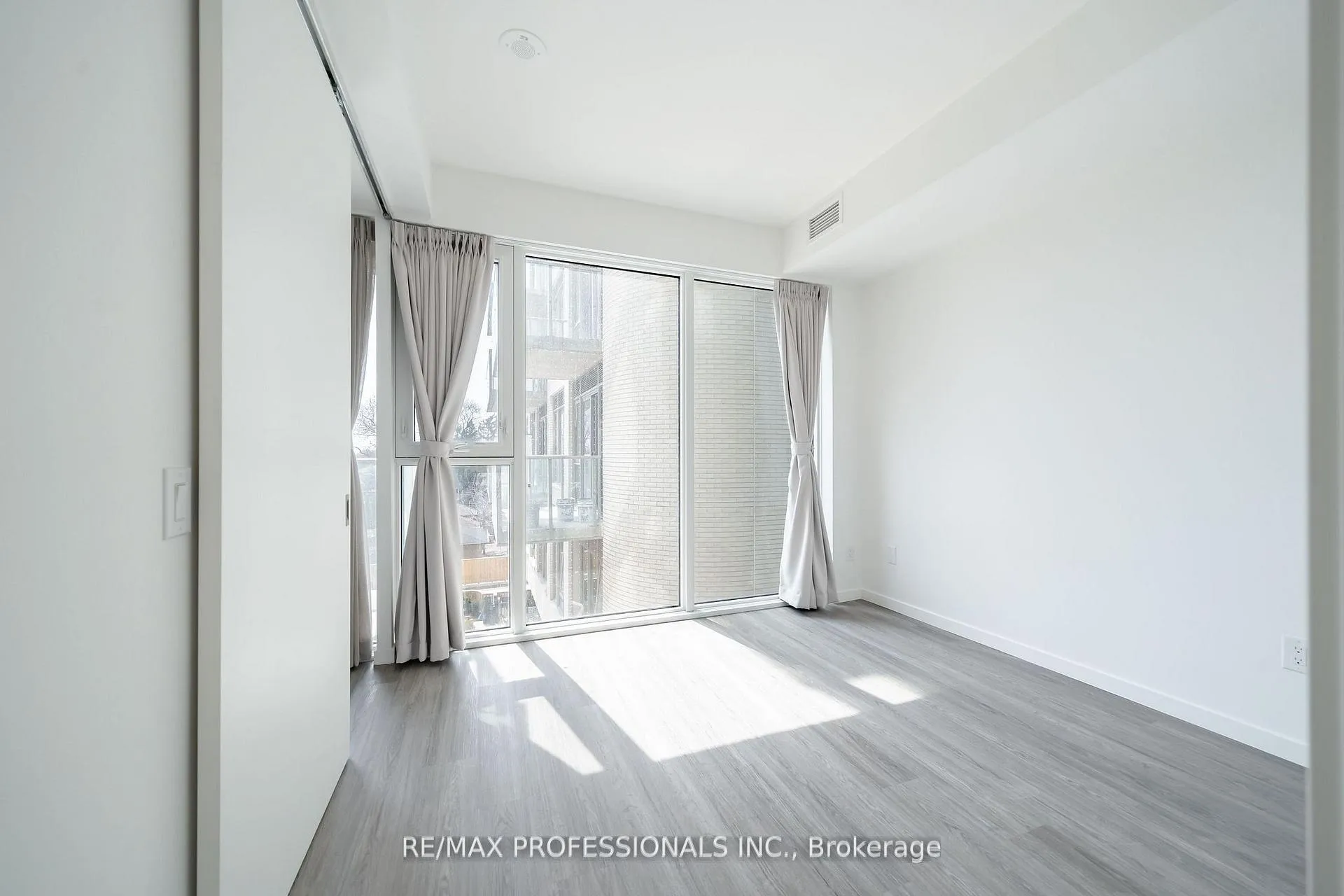 Photo 19 of Unit 303, 689 The Queensway, Etobicoke, Stonegate-Queensway — HOMEH