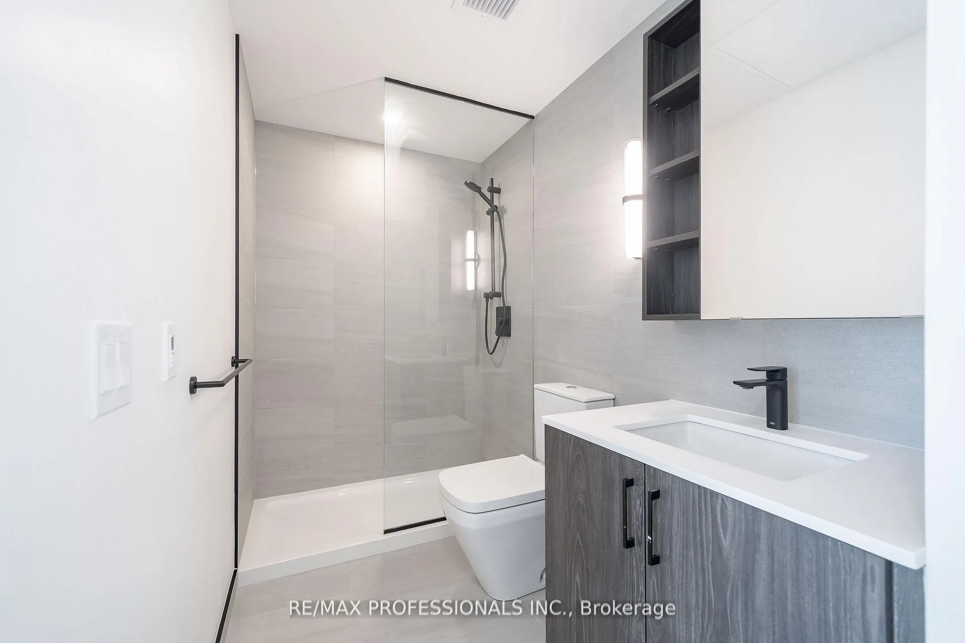Photo 20 of Unit 303, 689 The Queensway, Etobicoke, Stonegate-Queensway — HOMEH