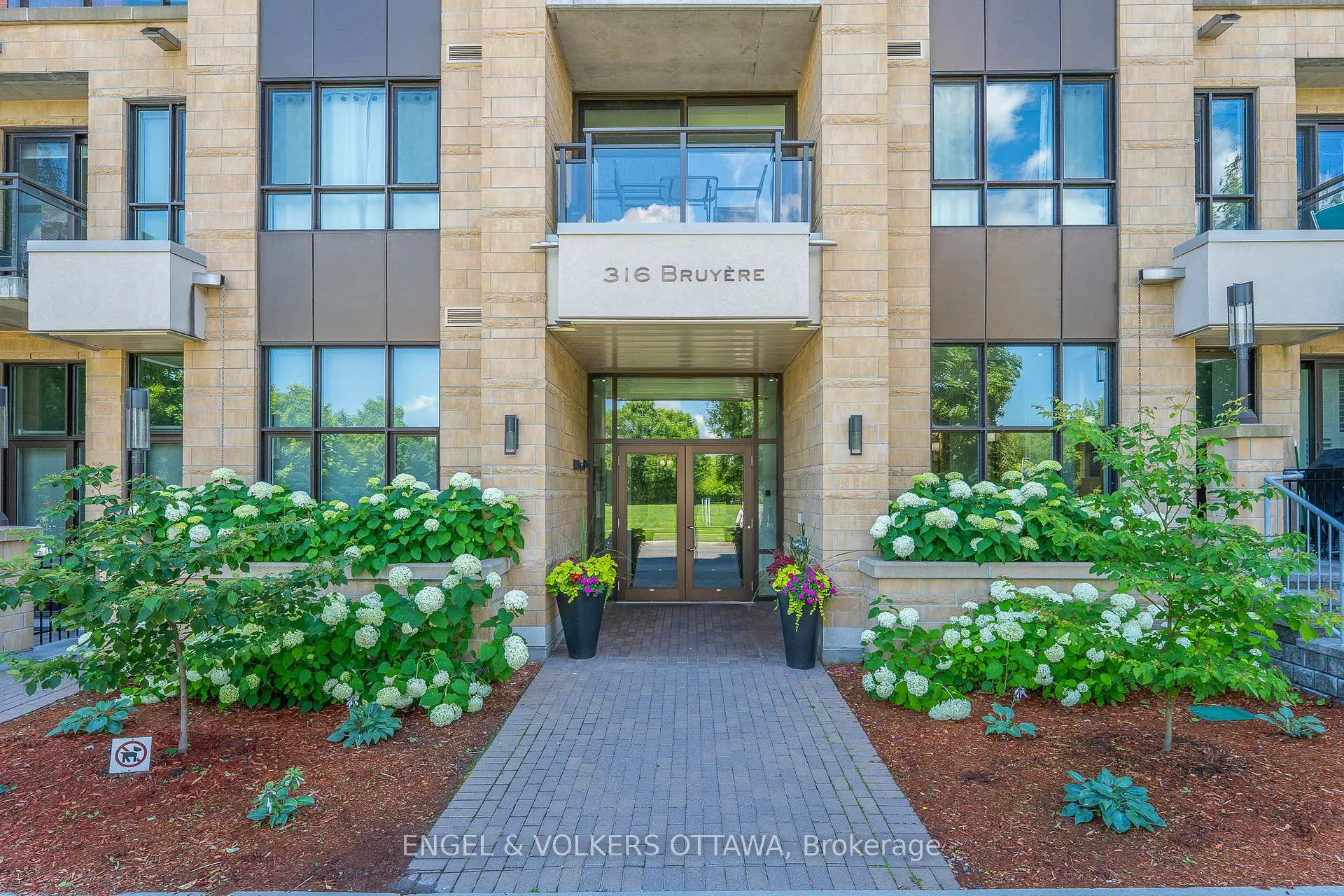 Front of Unit 302, 316 Bruyere Street
