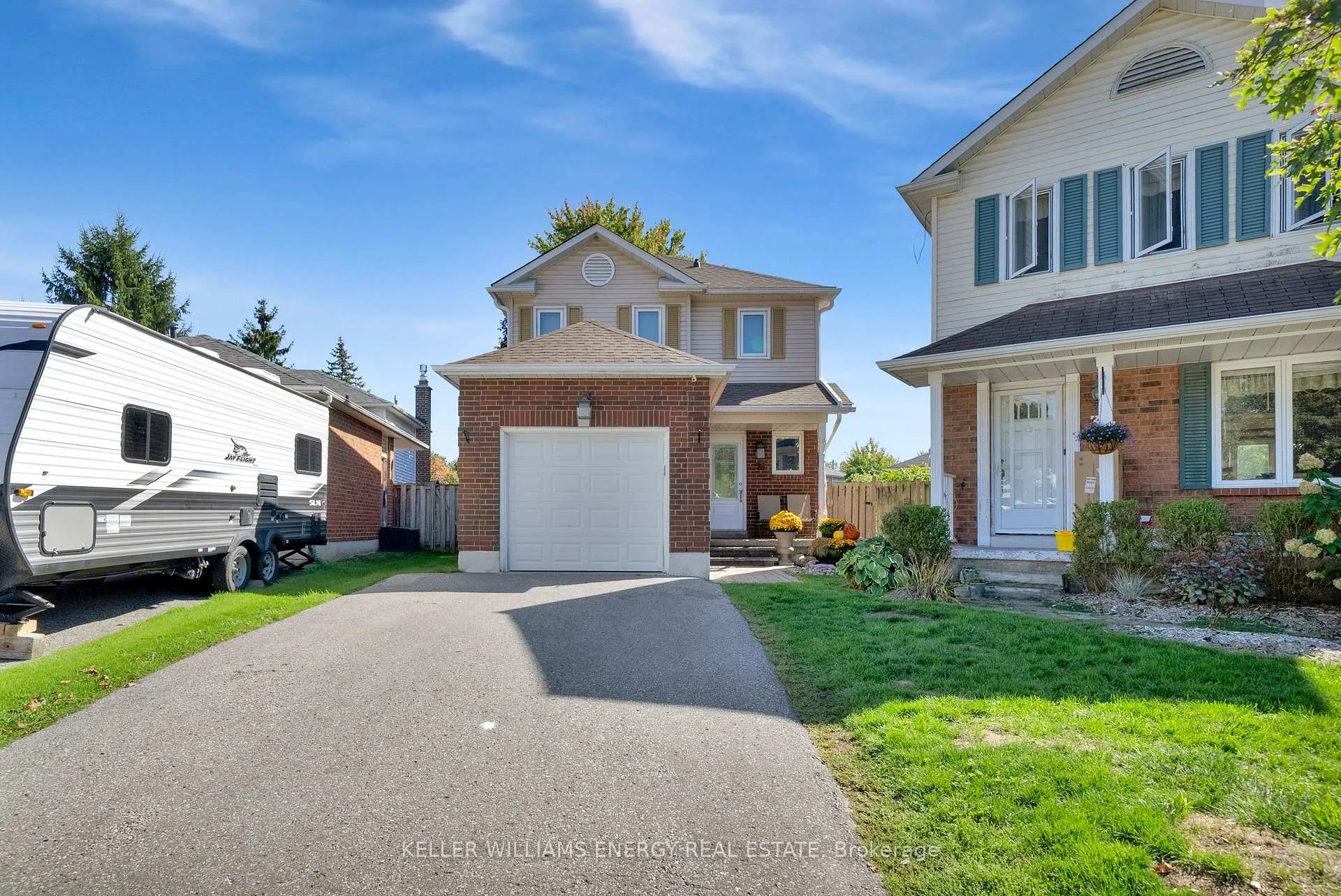 Photo 2 of 39 Longwood Court, Clarington, Courtice — HOMEH