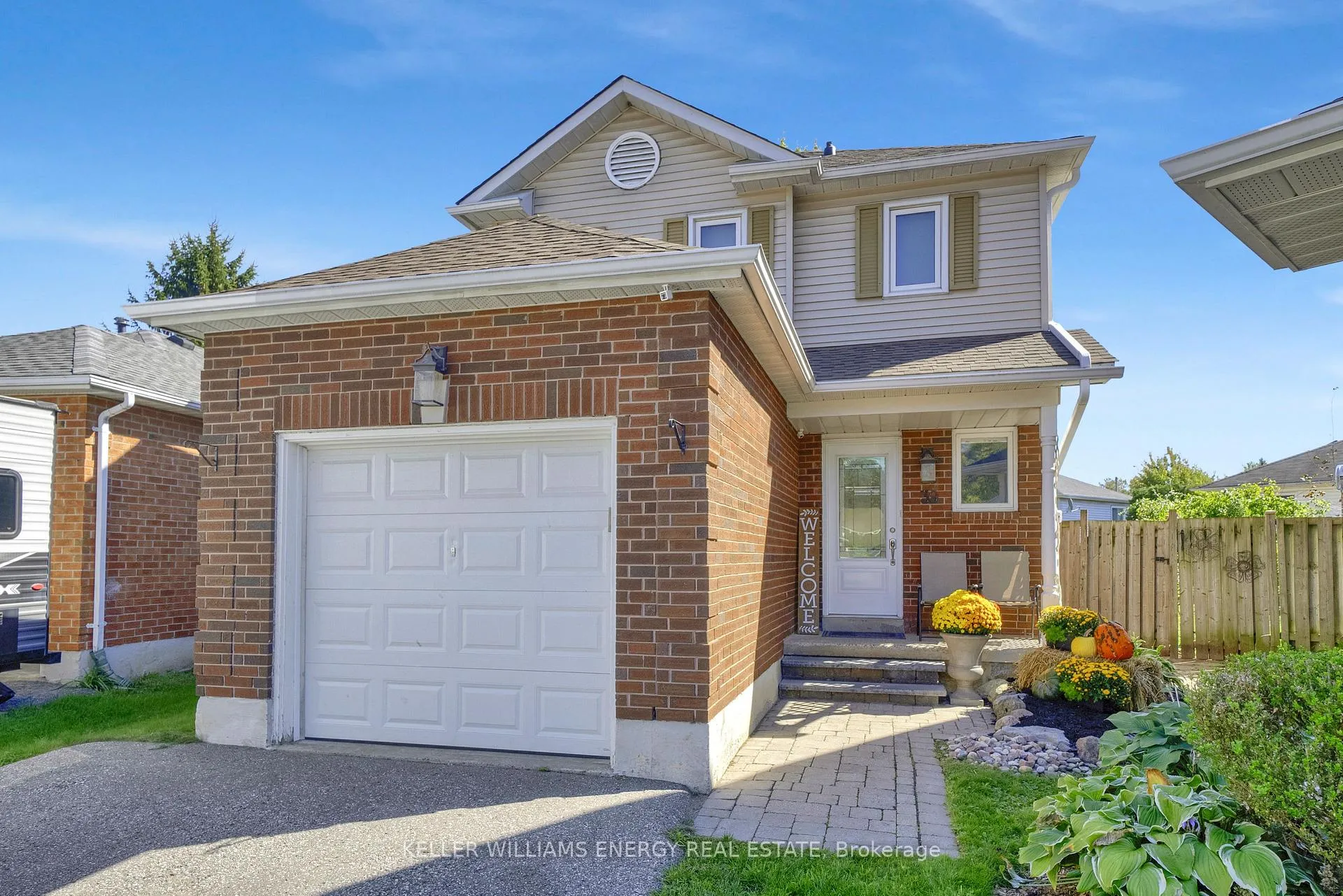 Photo 3 of 39 Longwood Court, Clarington, Courtice — HOMEH