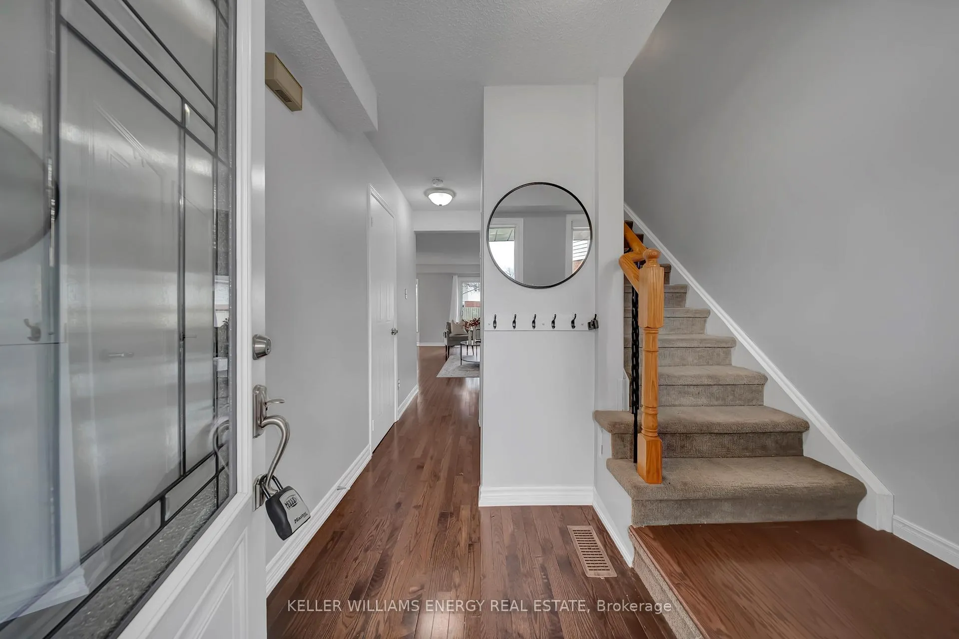 Photo 6 of 39 Longwood Court, Clarington, Courtice — HOMEH