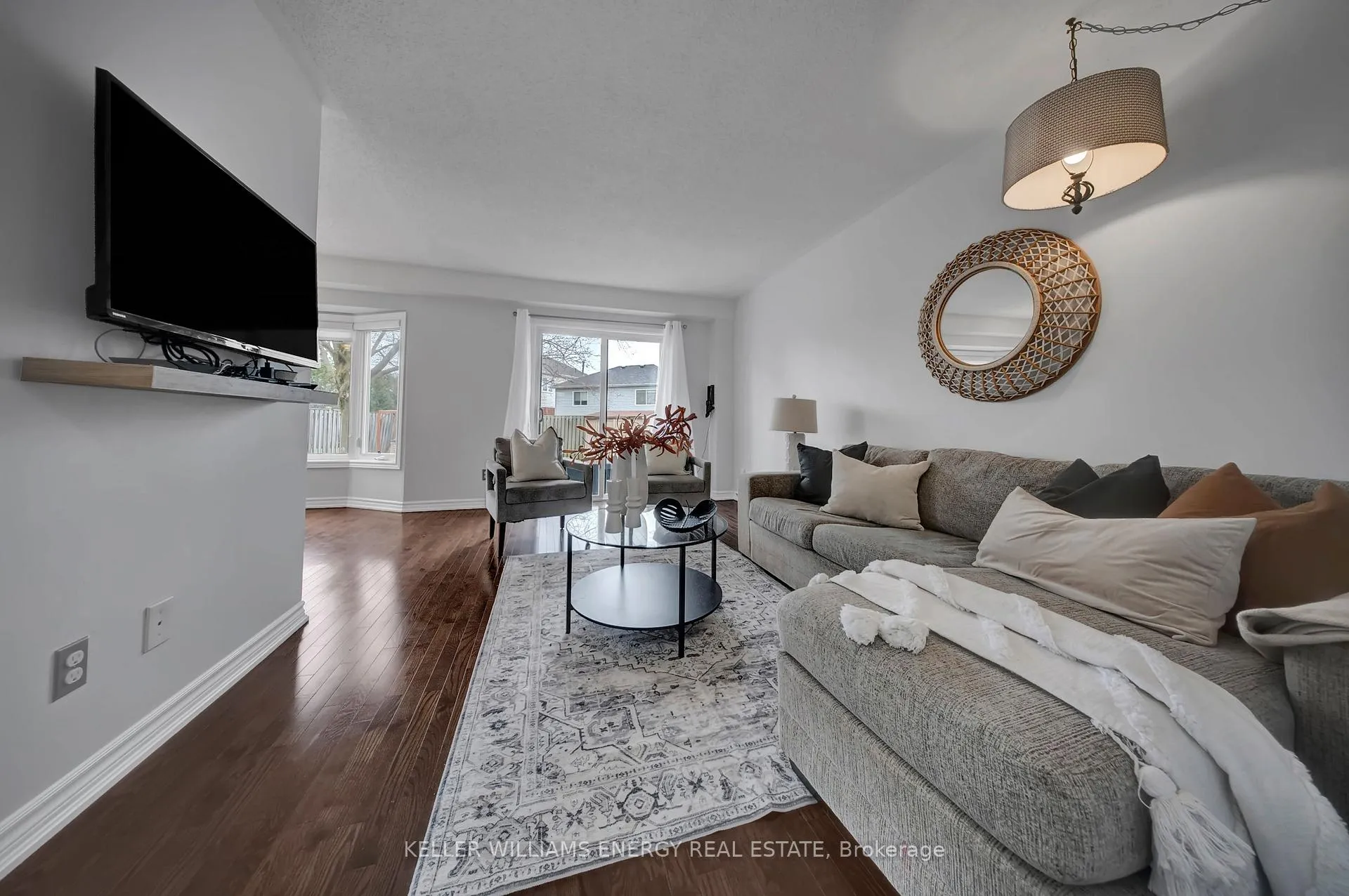 Photo 8 of 39 Longwood Court, Clarington, Courtice — HOMEH