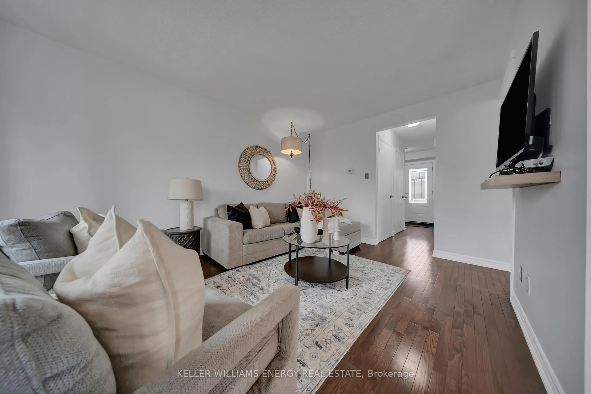 Photo 10 of 39 Longwood Court, Clarington, Courtice — HOMEH