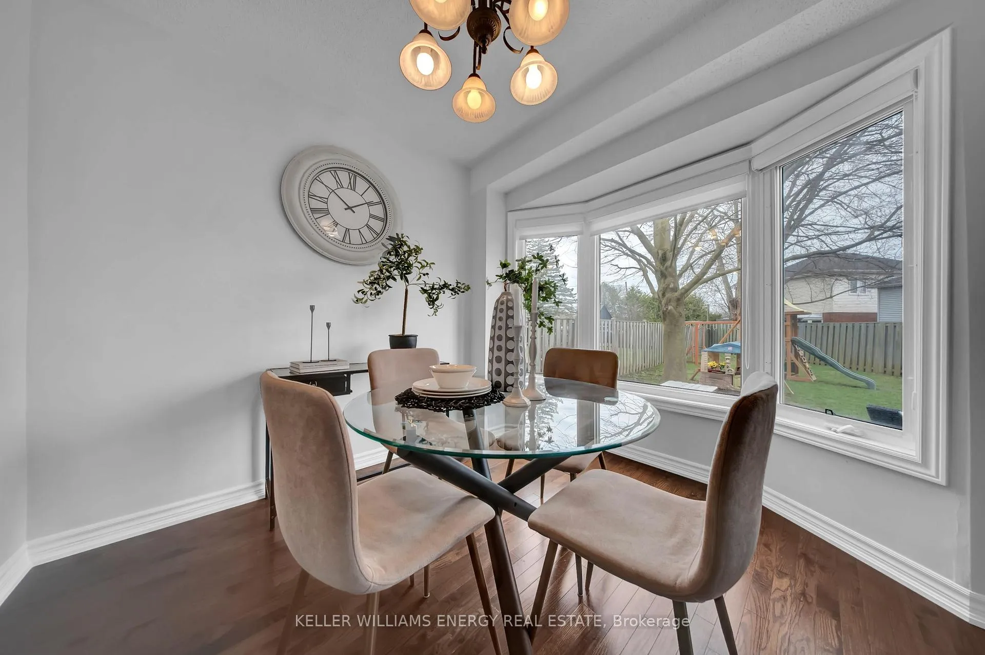 Photo 15 of 39 Longwood Court, Clarington, Courtice — HOMEH