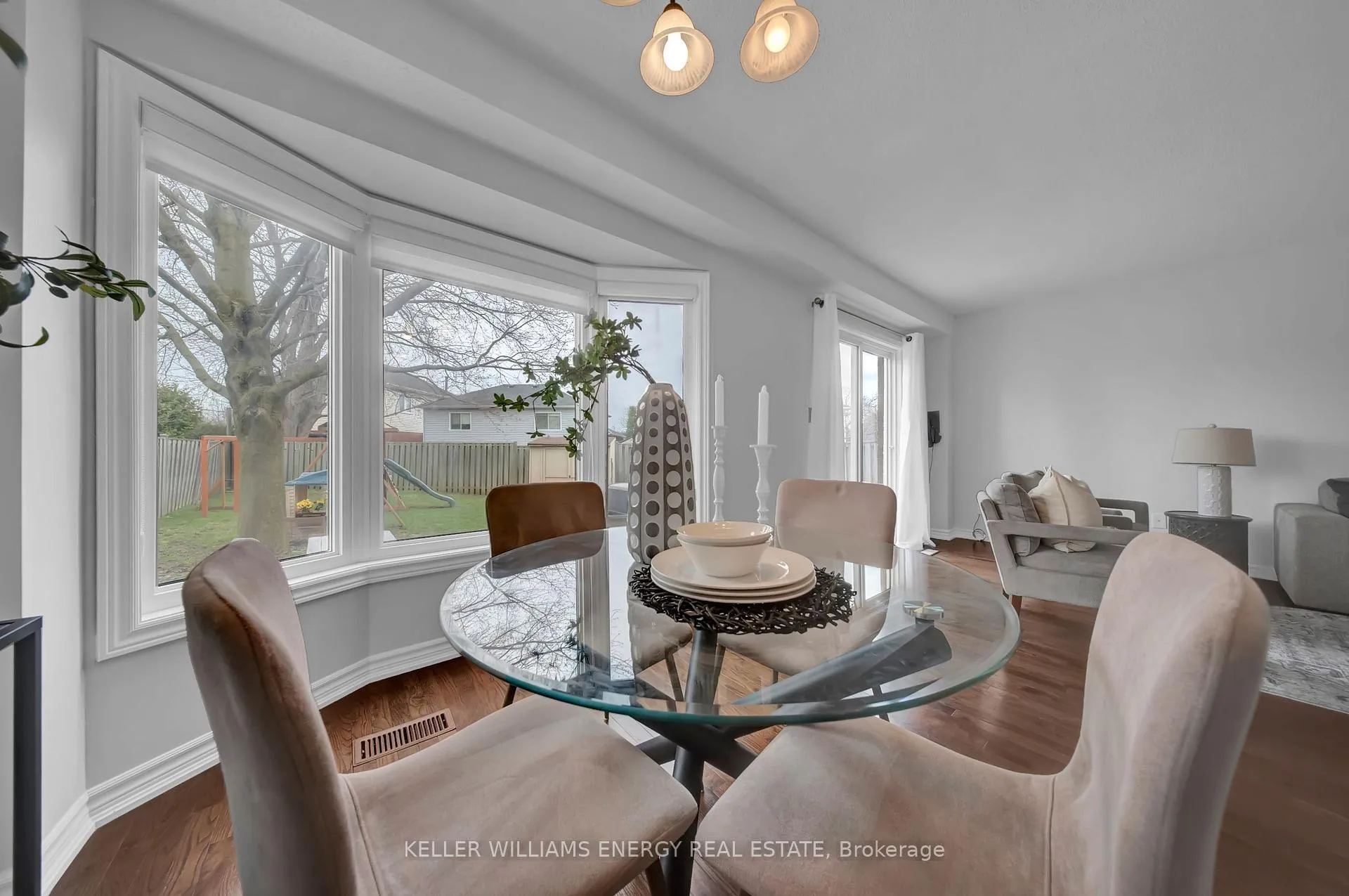 Photo 16 of 39 Longwood Court, Clarington, Courtice — HOMEH