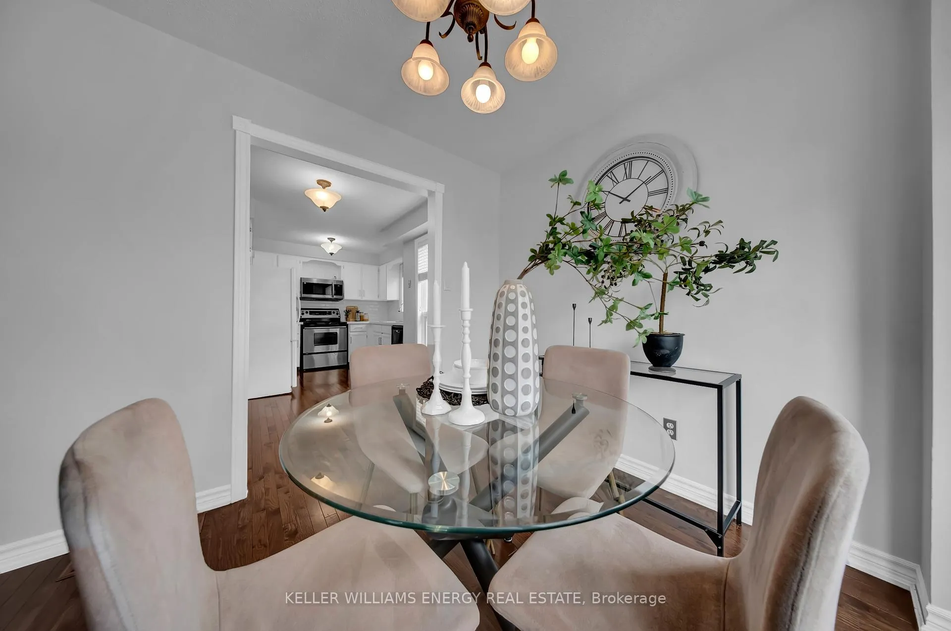 Photo 17 of 39 Longwood Court, Clarington, Courtice — HOMEH