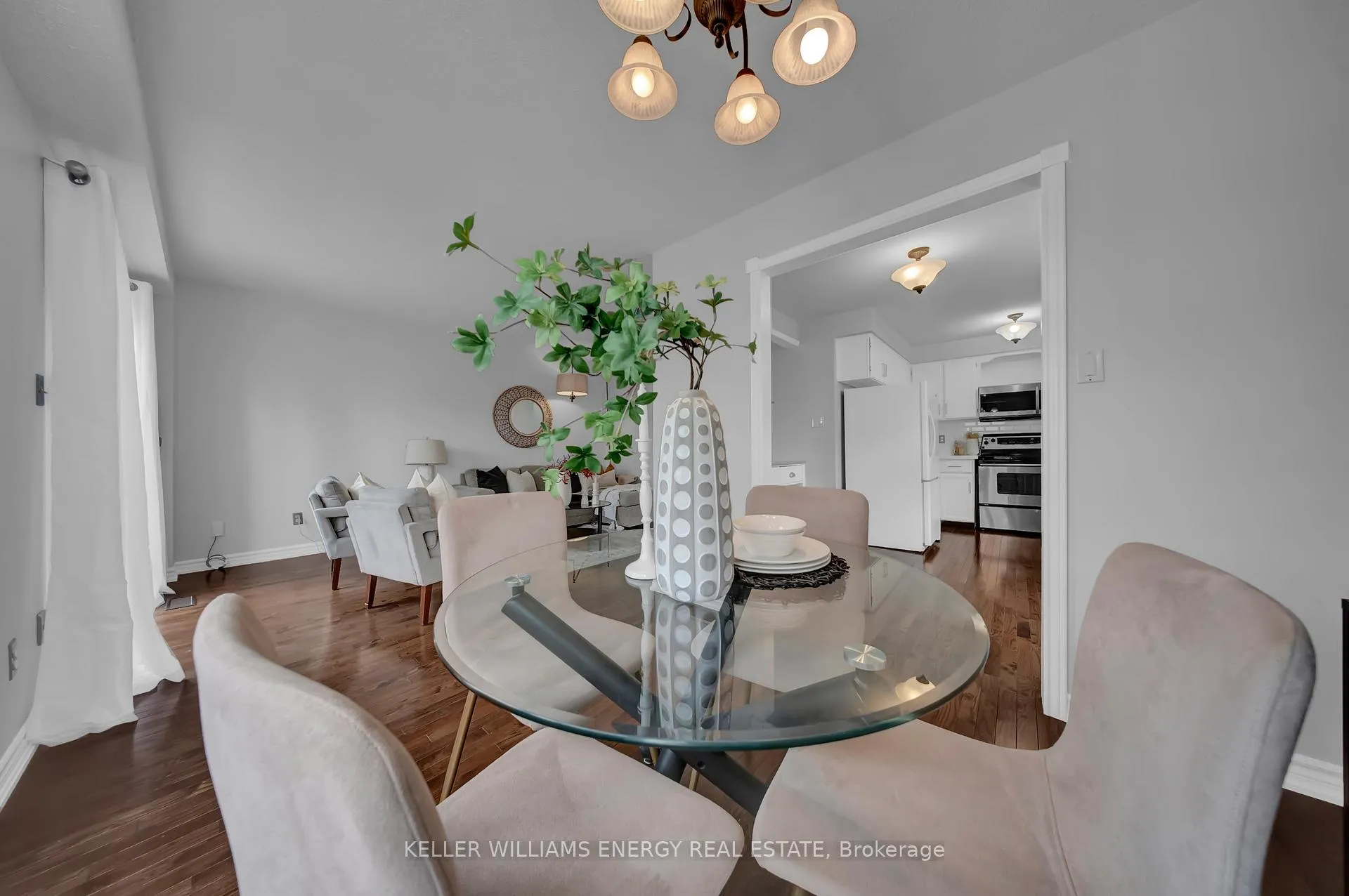 Photo 19 of 39 Longwood Court, Clarington, Courtice — HOMEH