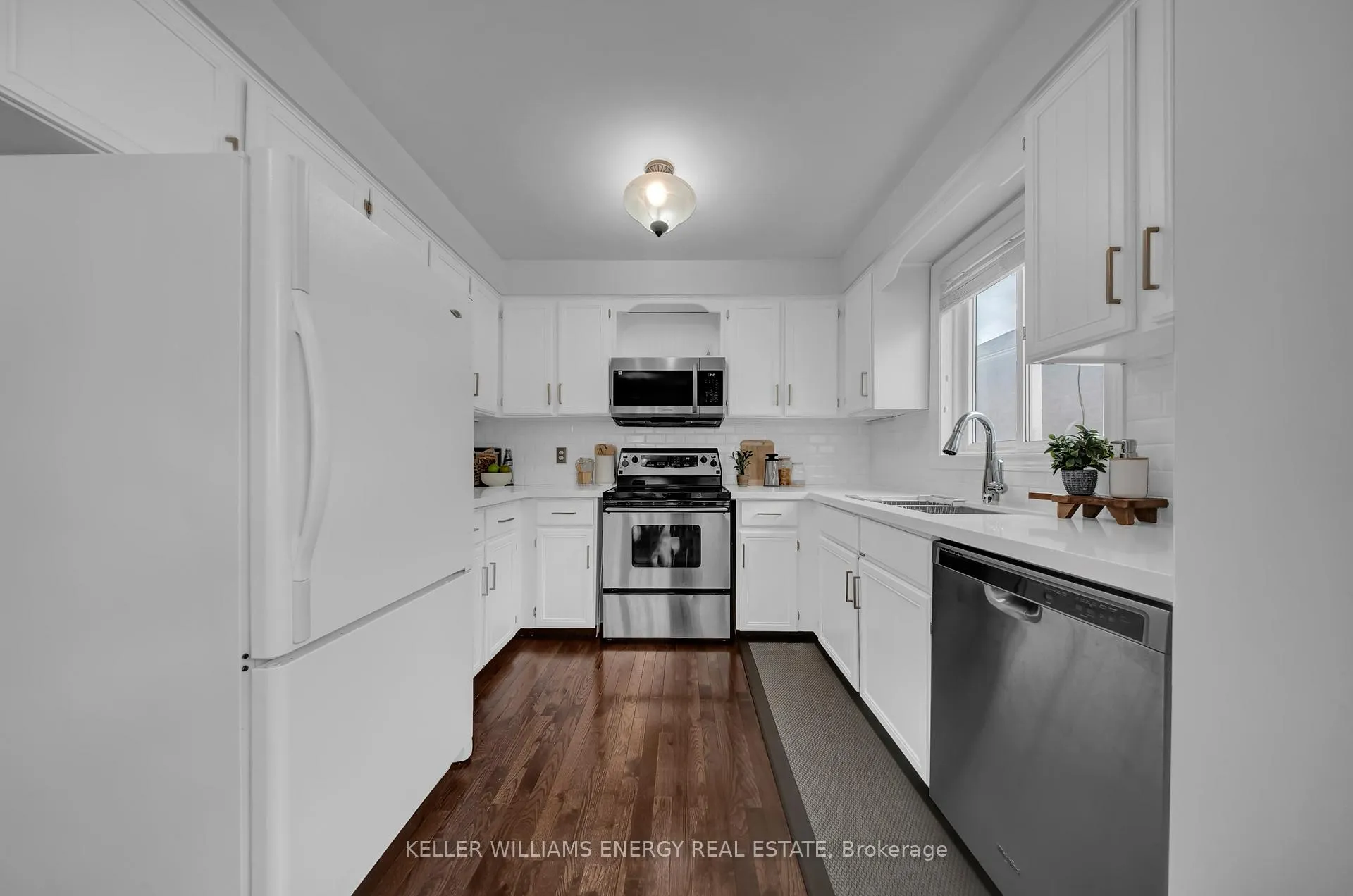Photo 23 of 39 Longwood Court, Clarington, Courtice — HOMEH