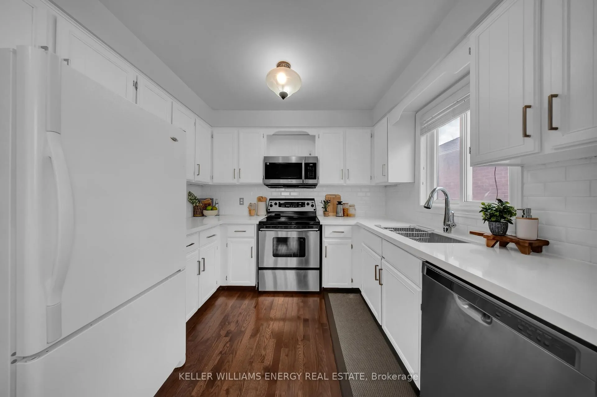 Photo 24 of 39 Longwood Court, Clarington, Courtice — HOMEH