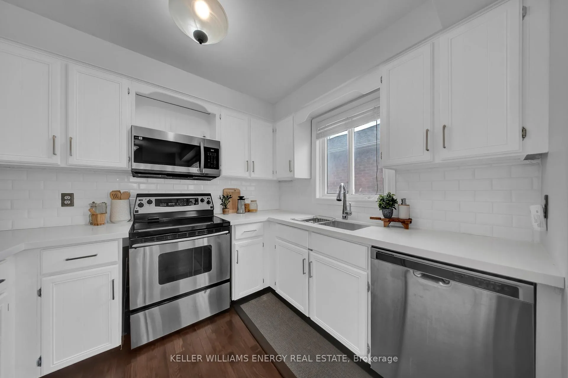 Photo 25 of 39 Longwood Court, Clarington, Courtice — HOMEH
