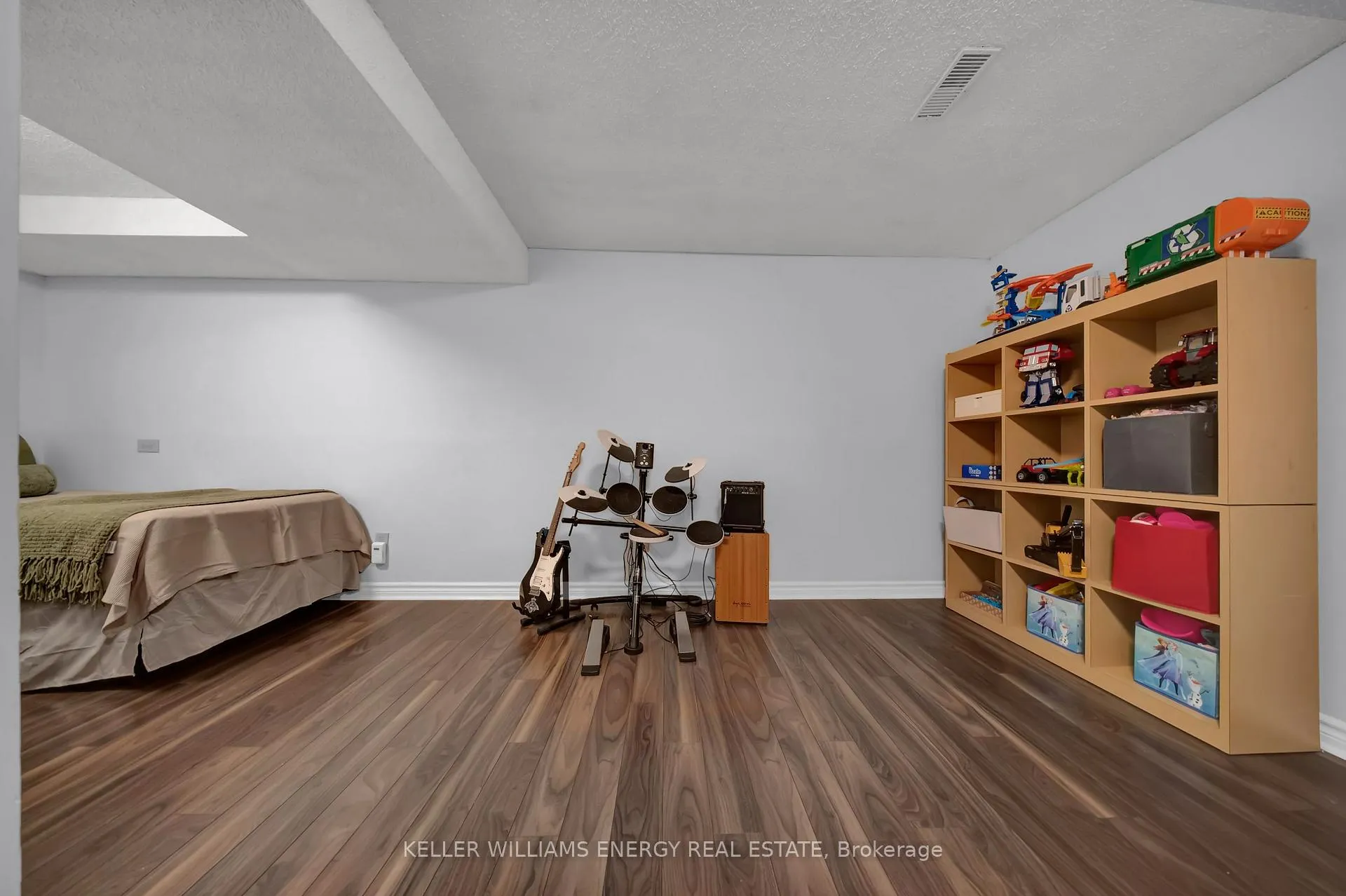 Photo 39 of 39 Longwood Court, Clarington, Courtice — HOMEH