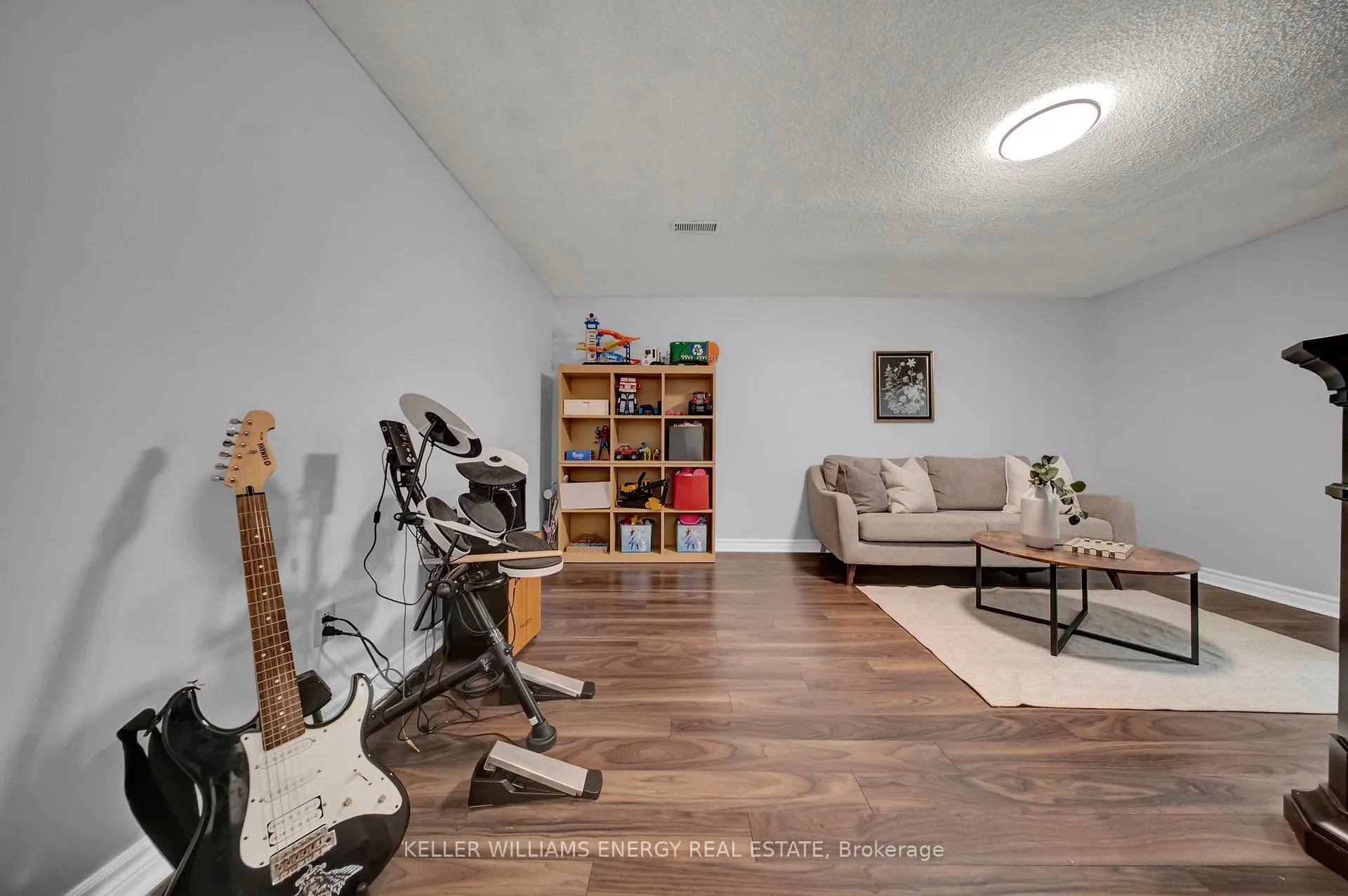 Photo 42 of 39 Longwood Court, Clarington, Courtice — HOMEH
