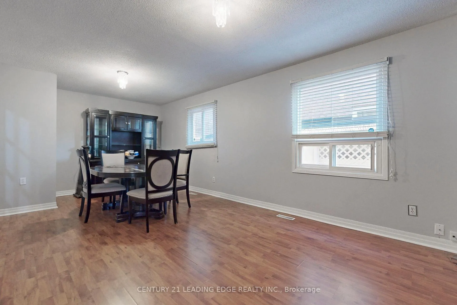Photo 3 of 91 Ketchum Crescent, Markham, Middlefield — HOMEH