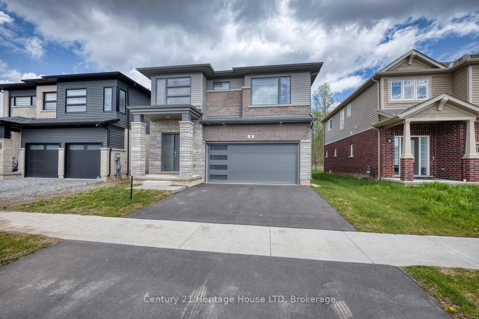 Photo 2 of 5 Wilson Drive, Thorold, Hurricane/Merrittville — HOMEH