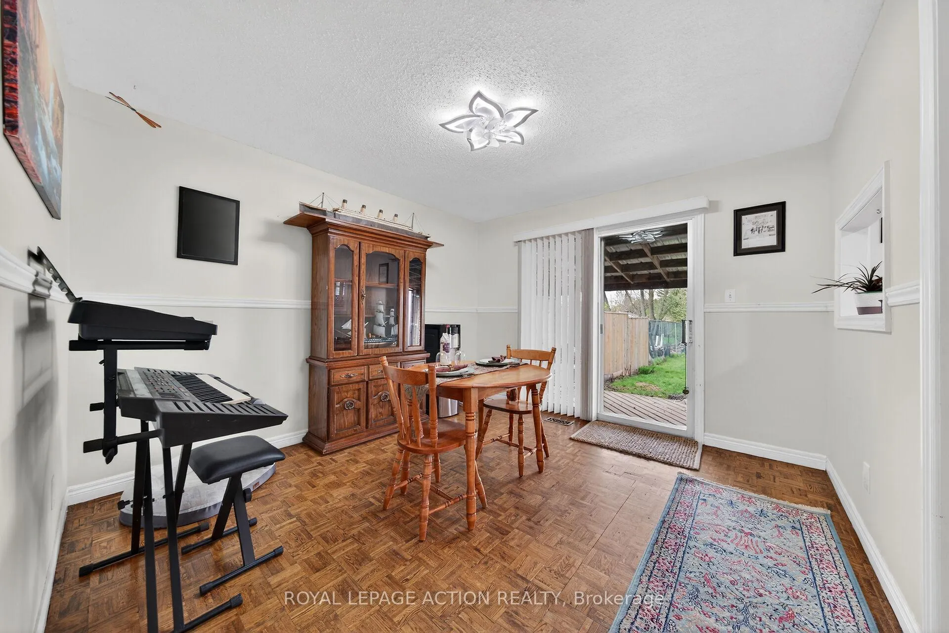 Photo 8 of 34 Enfield Crescent, Brantford — HOMEH