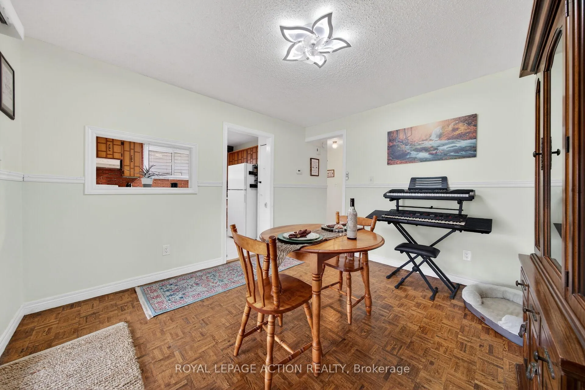 Photo 9 of 34 Enfield Crescent, Brantford — HOMEH