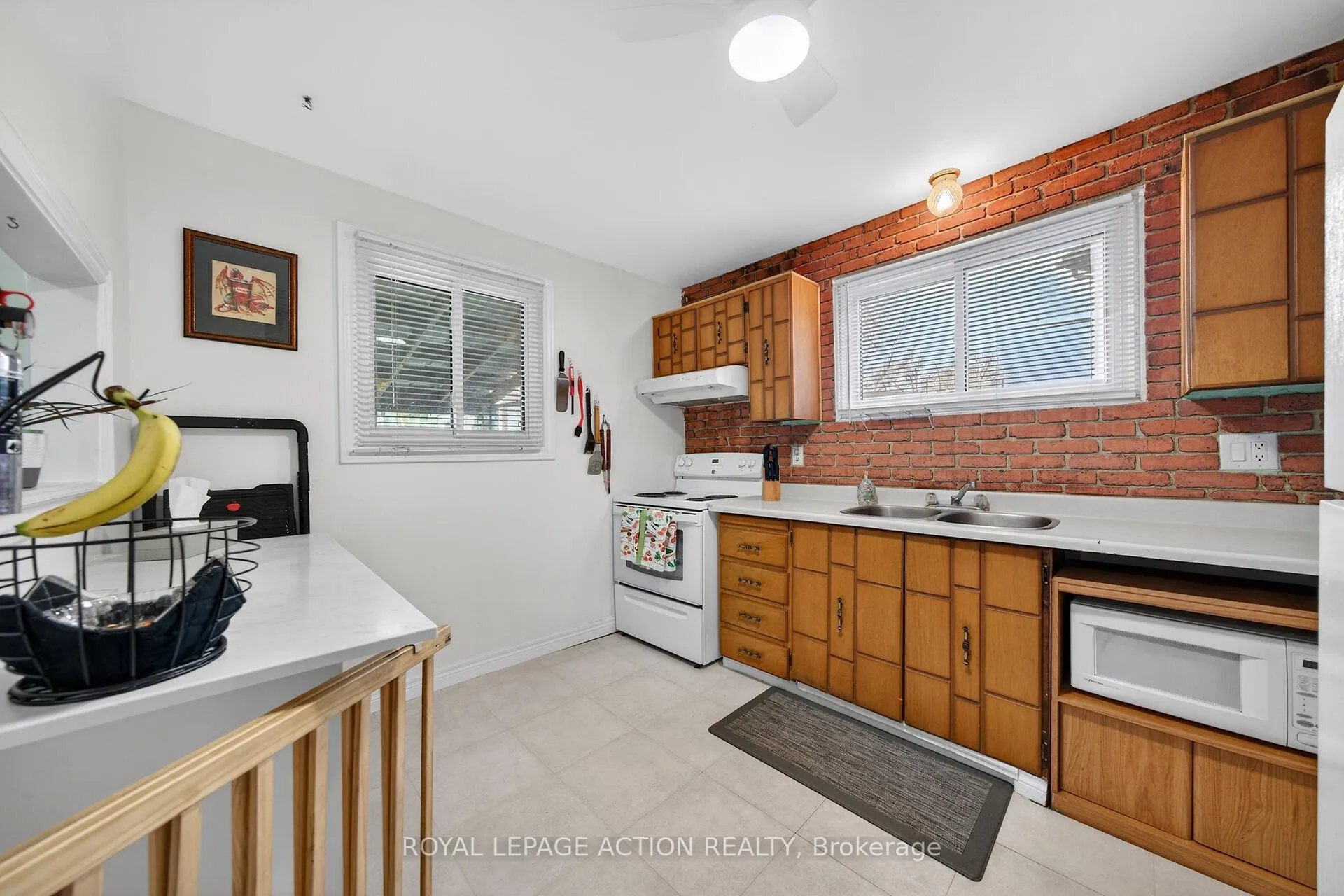 Photo 10 of 34 Enfield Crescent, Brantford — HOMEH