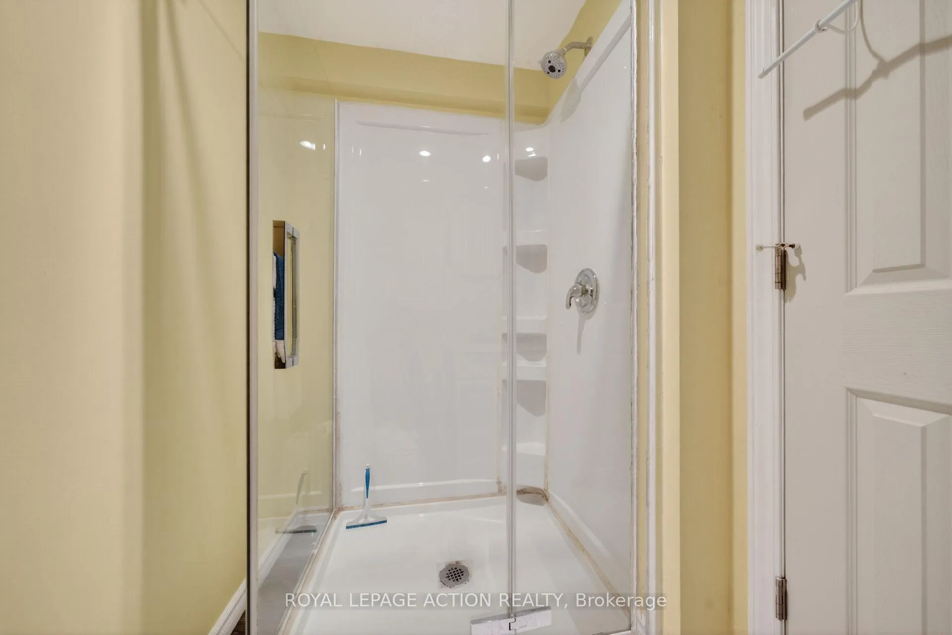 Photo 21 of 34 Enfield Crescent, Brantford — HOMEH