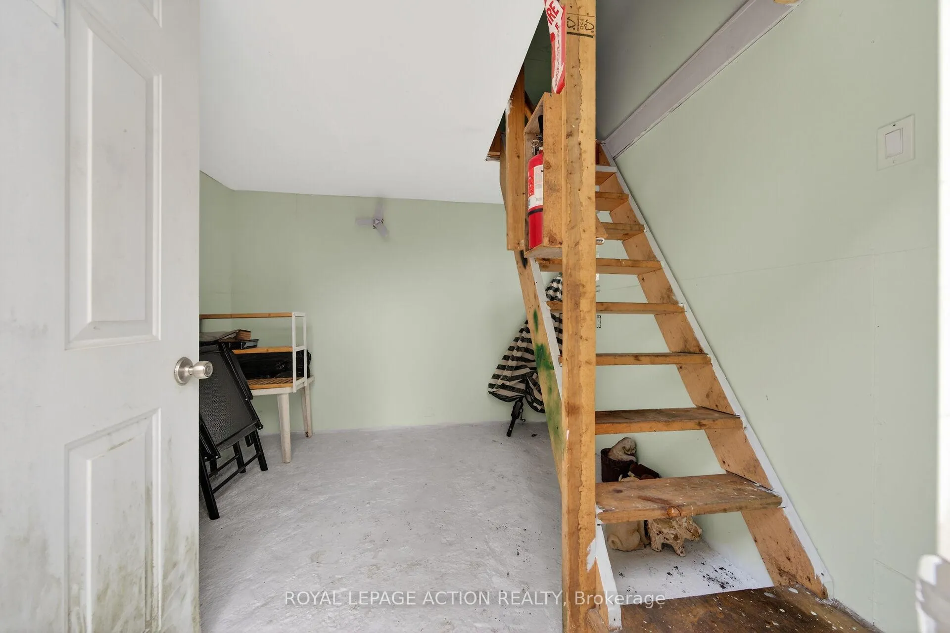 Photo 27 of 34 Enfield Crescent, Brantford — HOMEH