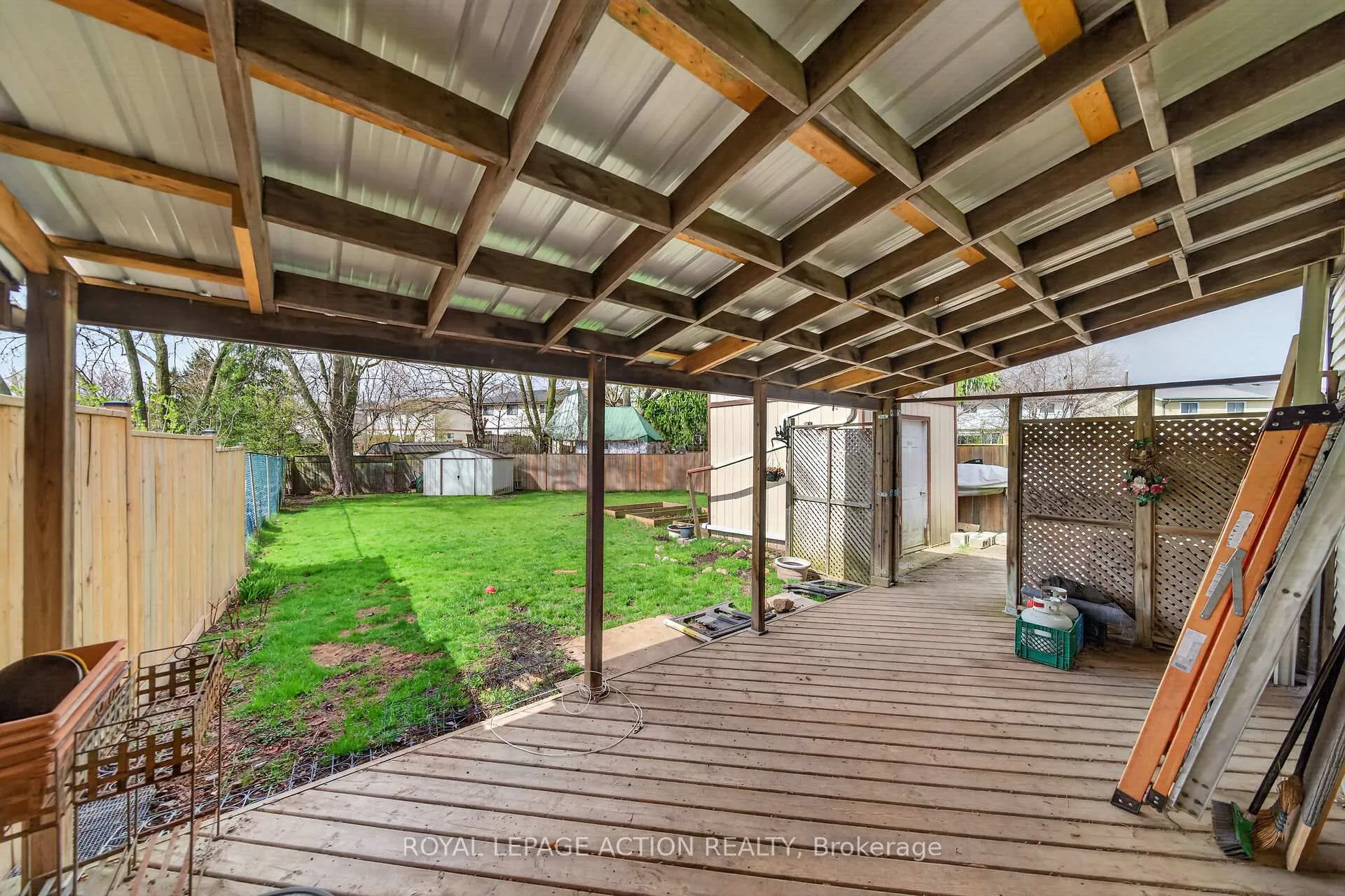 Photo 28 of 34 Enfield Crescent, Brantford — HOMEH