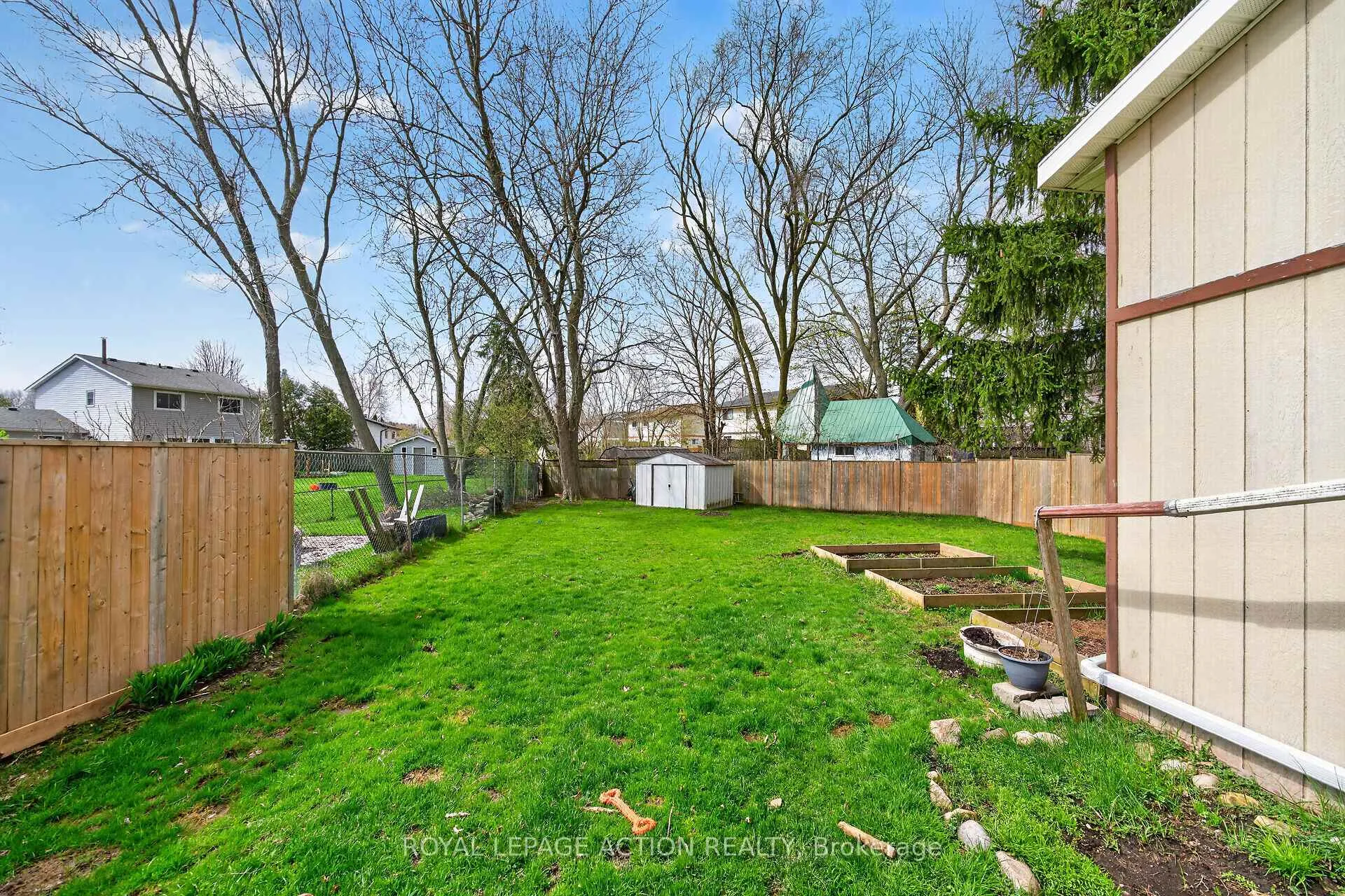 Photo 30 of 34 Enfield Crescent, Brantford — HOMEH
