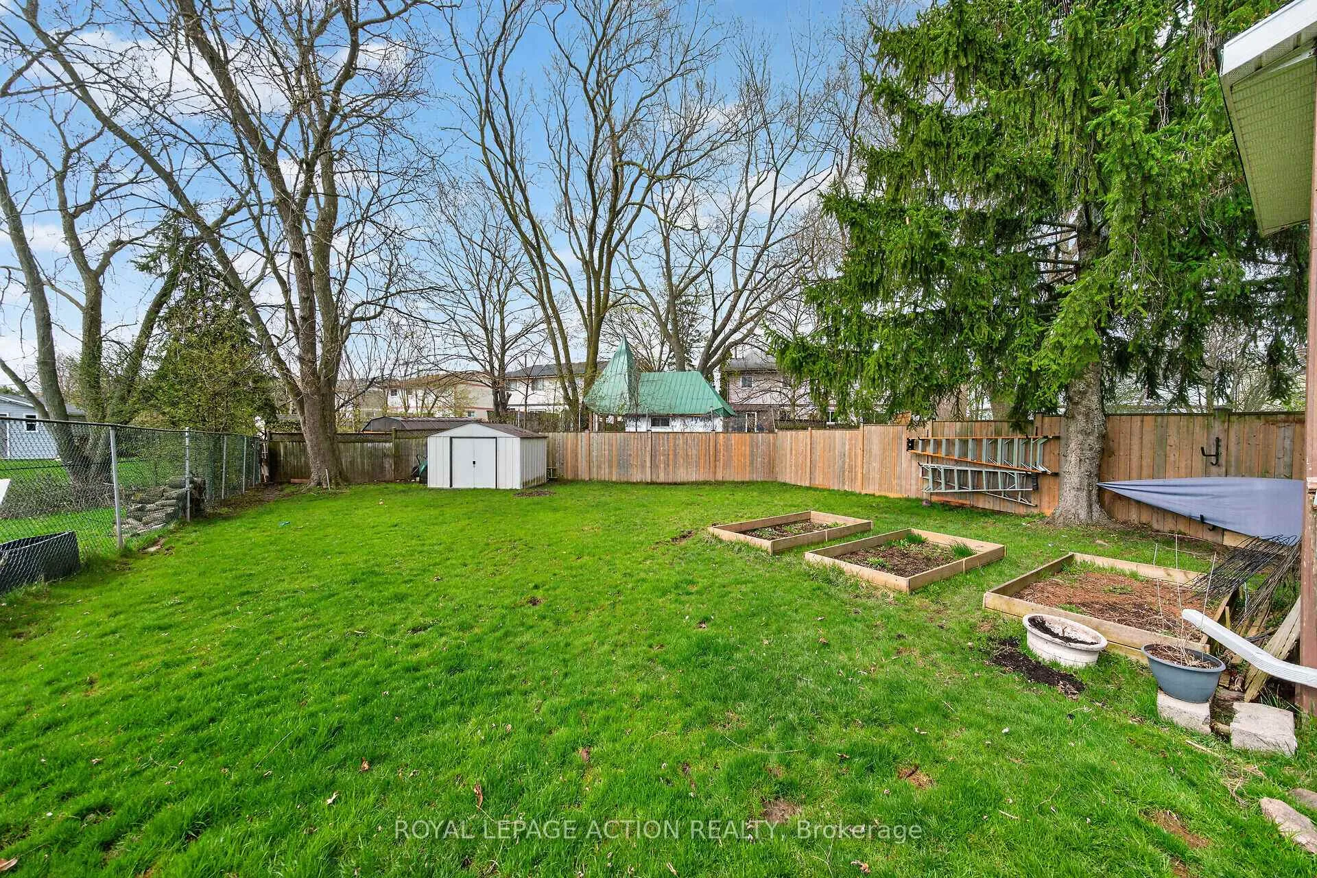 Photo 31 of 34 Enfield Crescent, Brantford — HOMEH