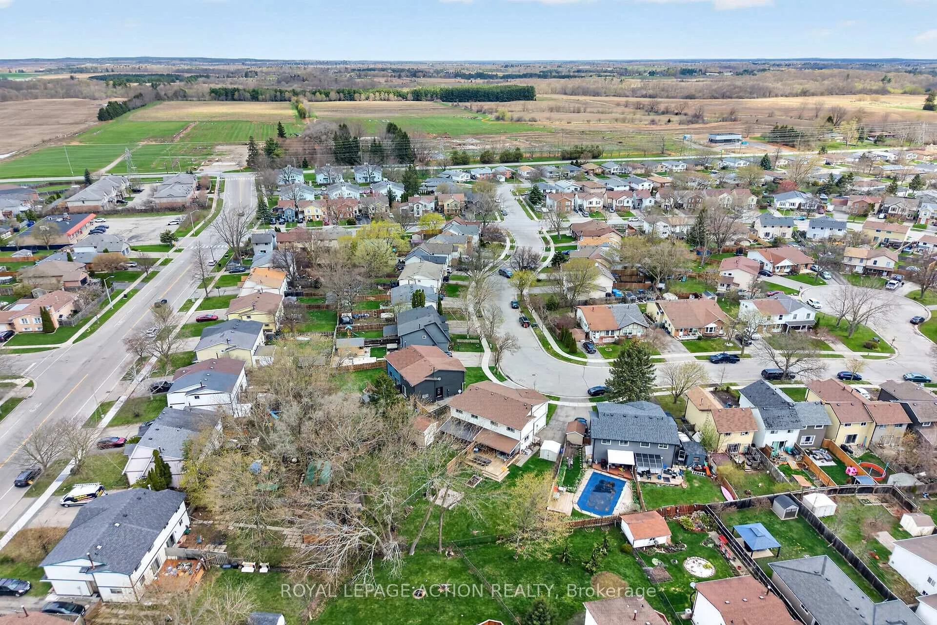 Photo 37 of 34 Enfield Crescent, Brantford — HOMEH