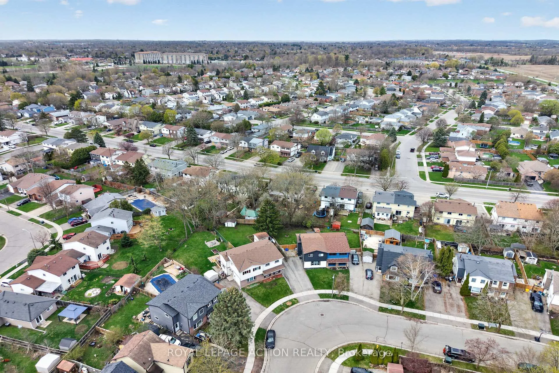 Photo 38 of 34 Enfield Crescent, Brantford — HOMEH
