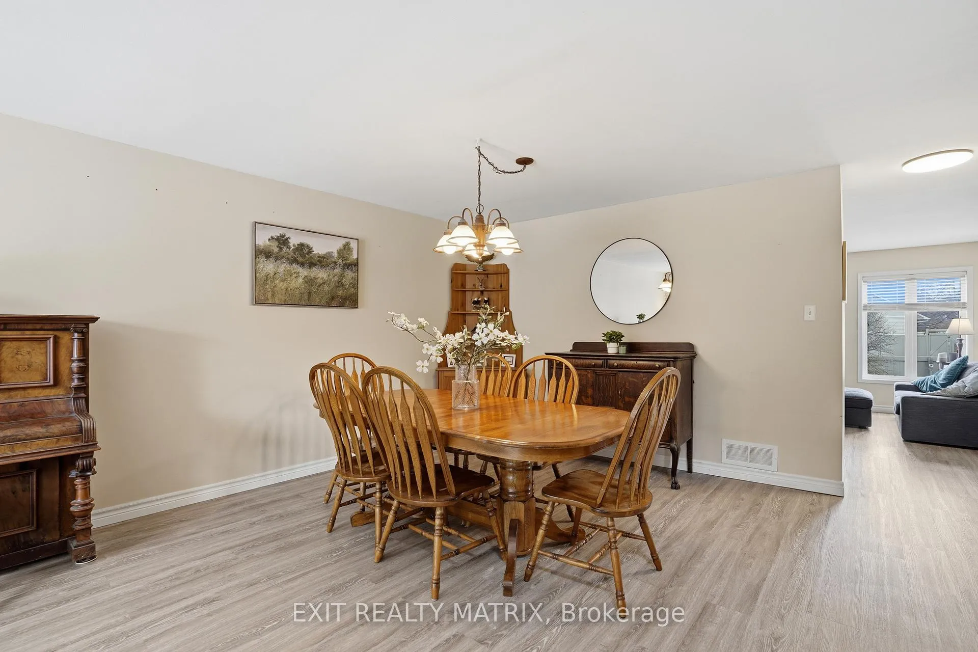 Photo 5 of 127 Marshfield Street, Ottawa, Avalon East — HOMEH