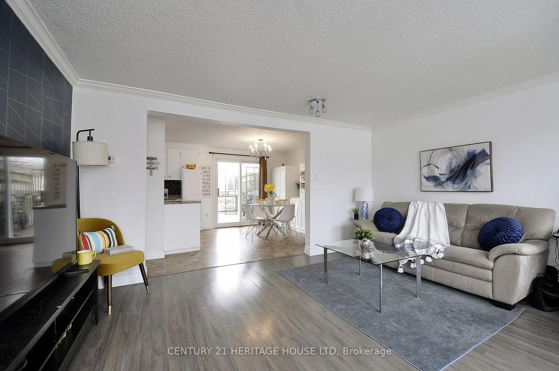 Photo 2 of 471 Strasburg Road, Kitchener, Alpine — HOMEH